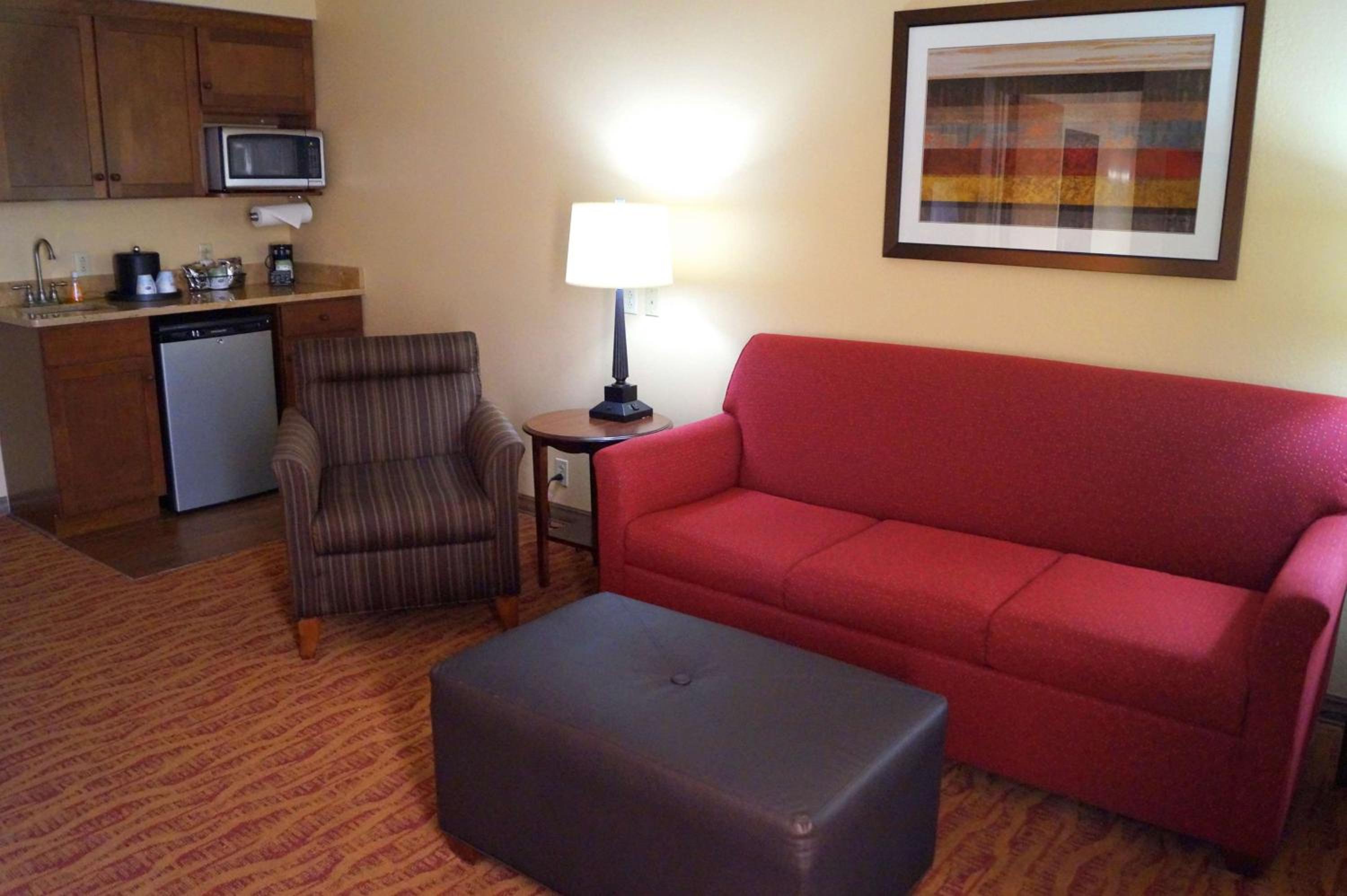 Queen Suite with Two Queen Beds - Non-Smoking - Photo 1