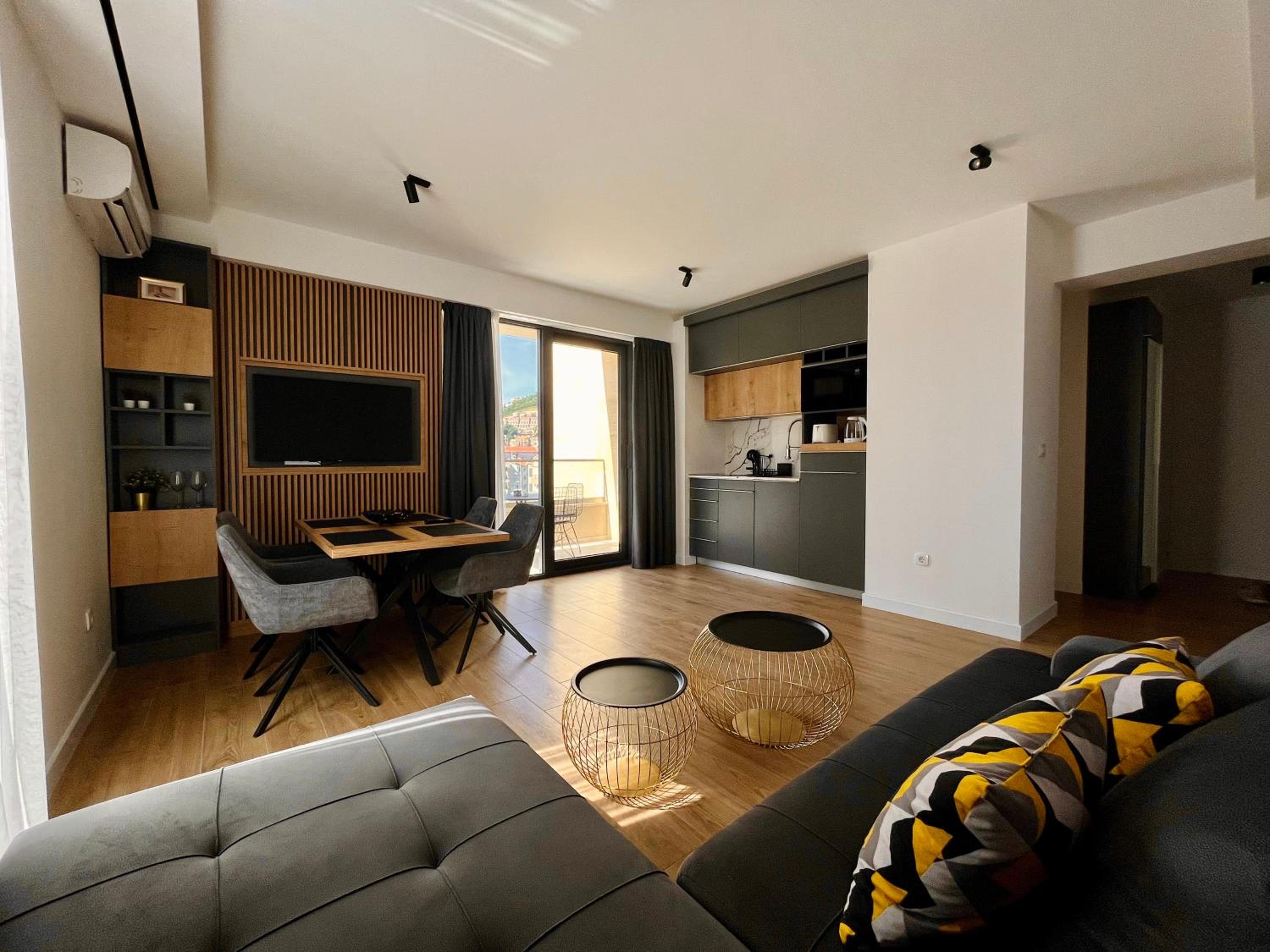 One-Bedroom Apartment photo 1