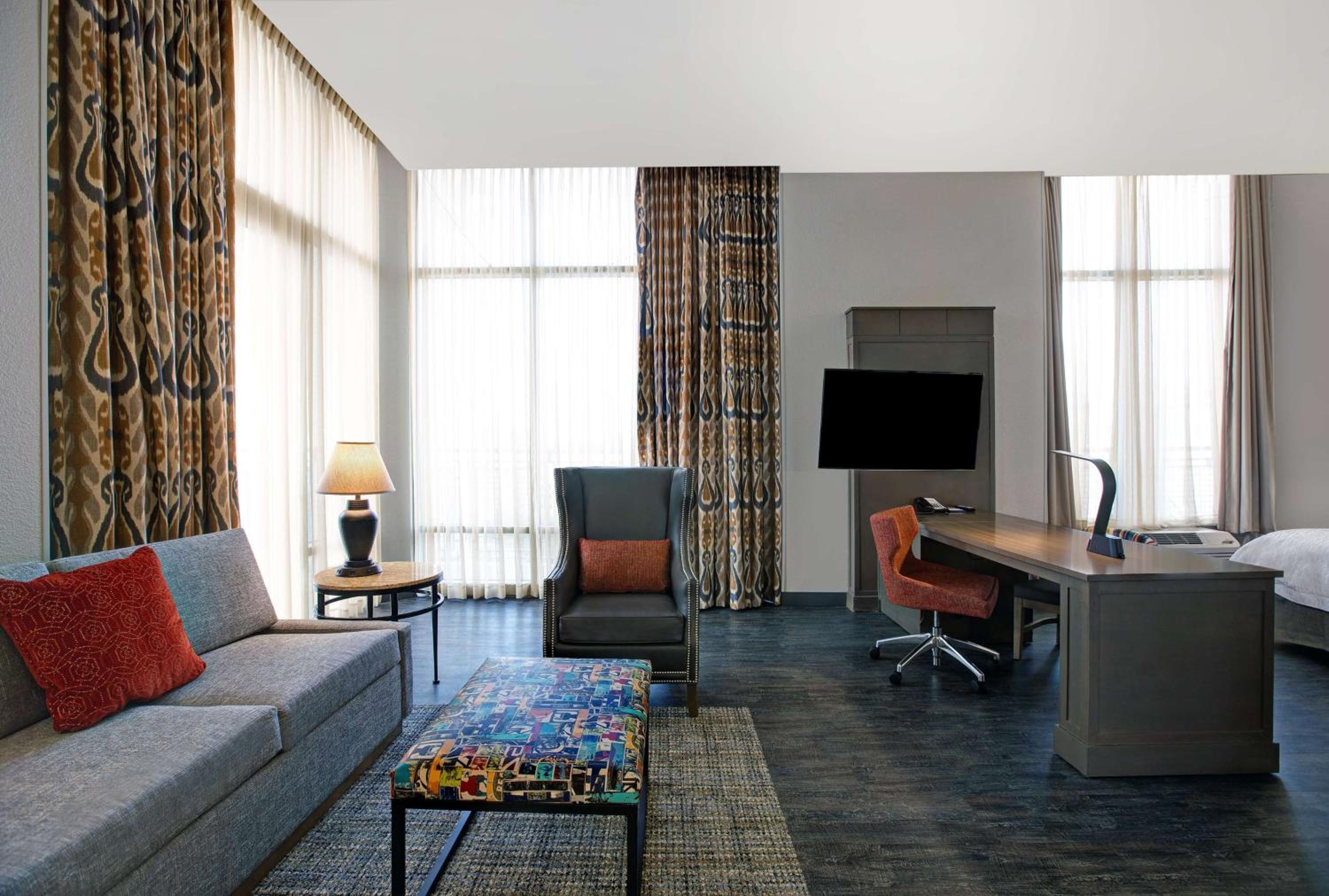 King Studio Suite with Sofa Bed - Non-Smoking