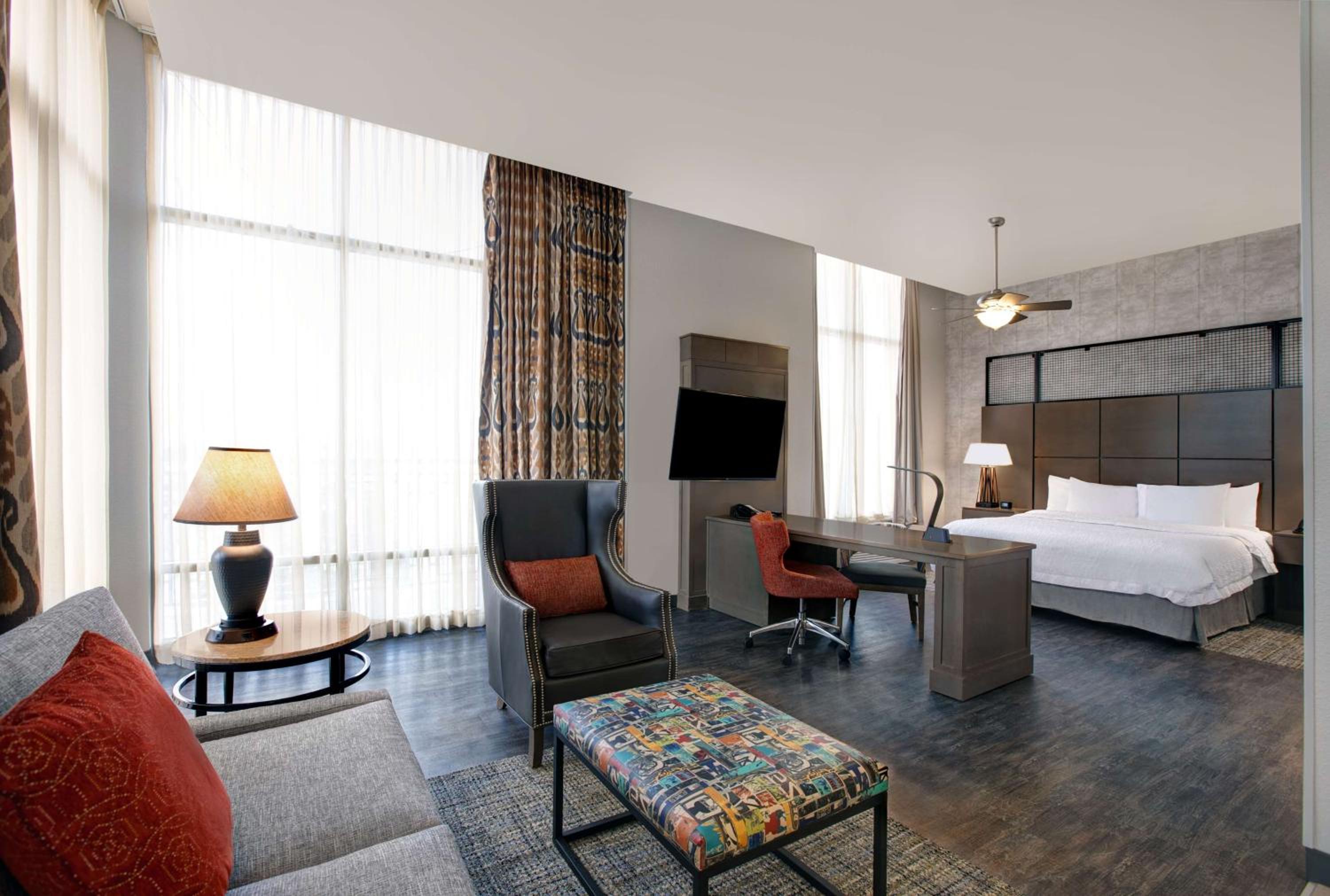 King Studio Suite with Sofa Bed - Non-Smoking