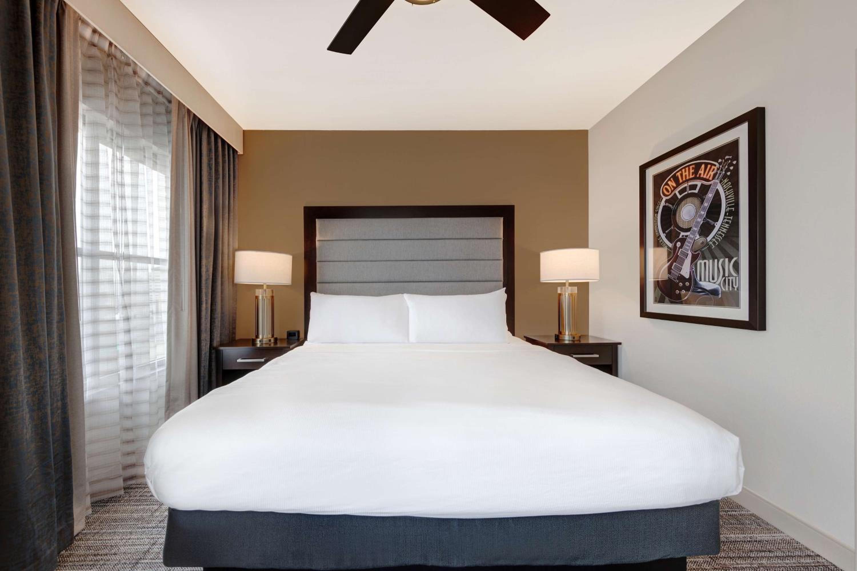 Available room thumbnail 5
