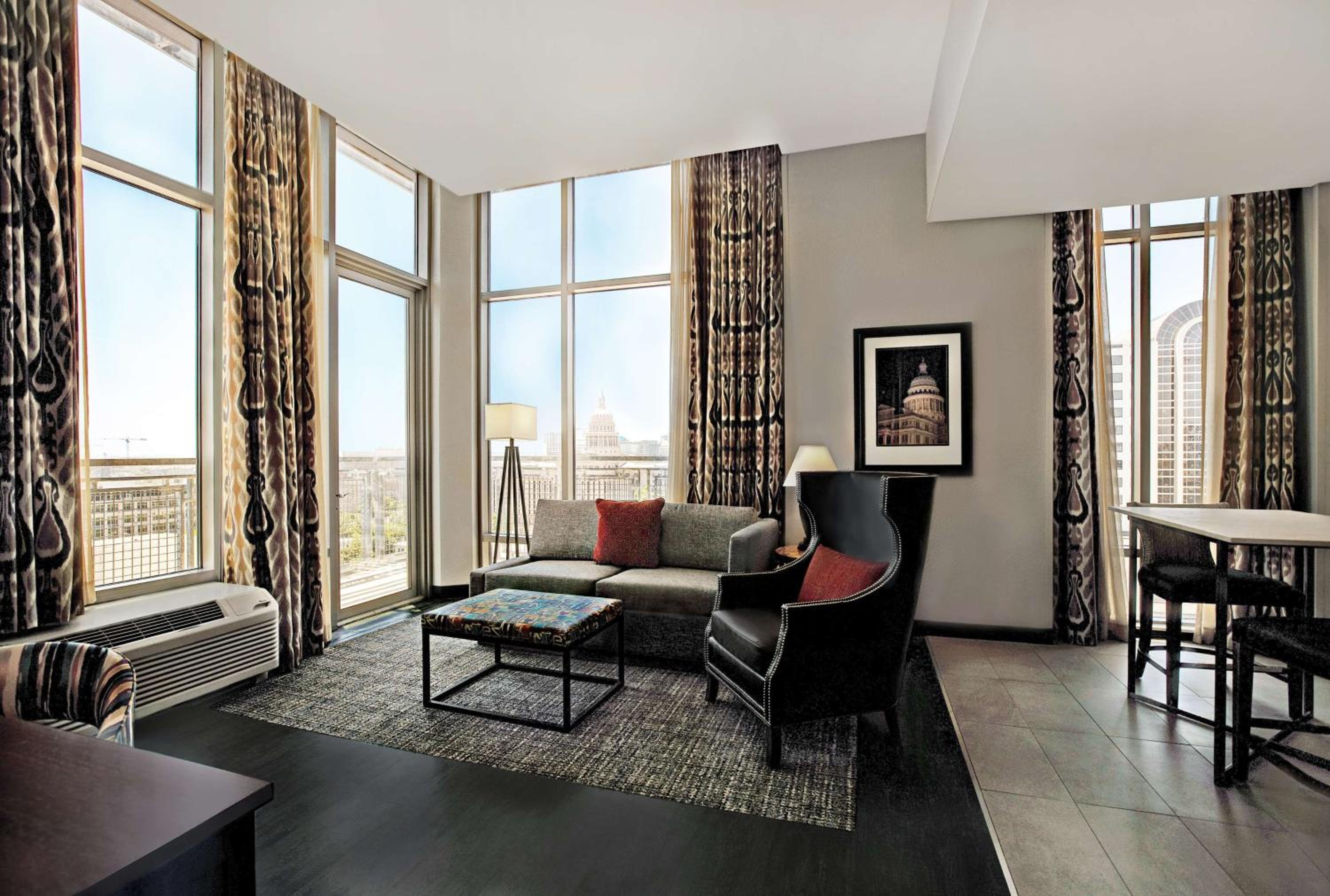 King Room with Balcony thumbnail 6