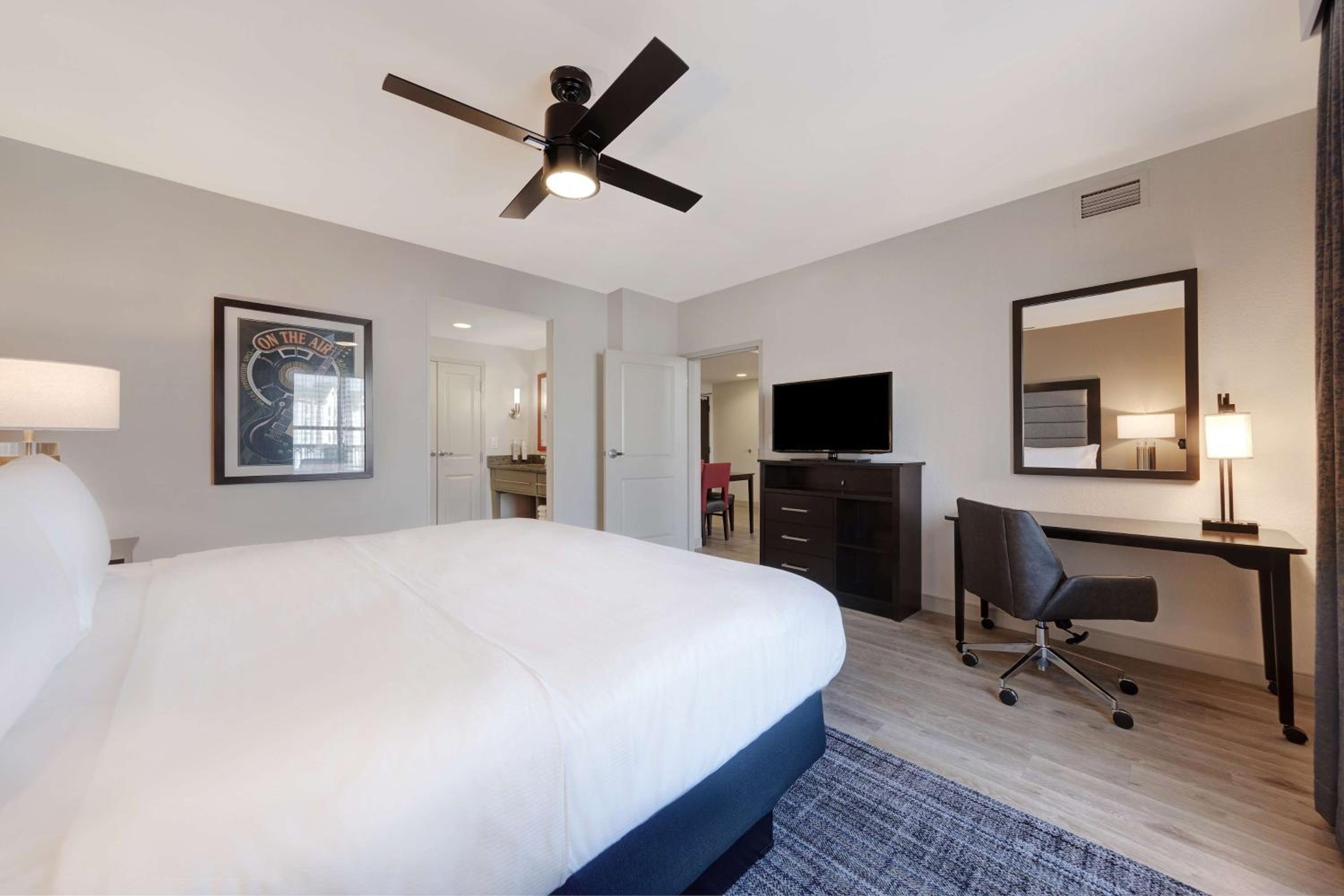 One-Bedroom King Suite with Terrace - Non-Smoking