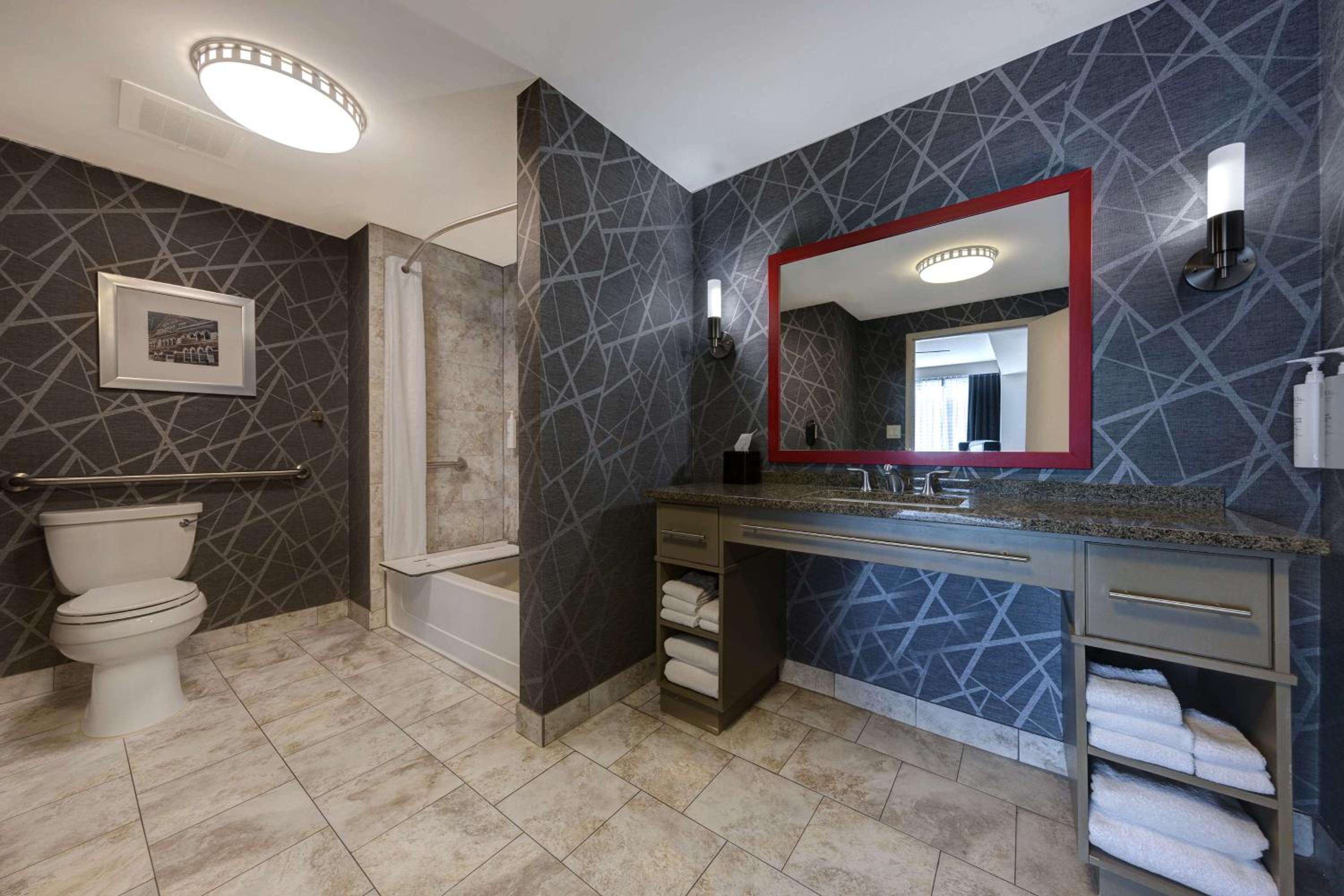 King Suite with Accessible Tub - Mobility and Hearing Access/Non-Smoking
