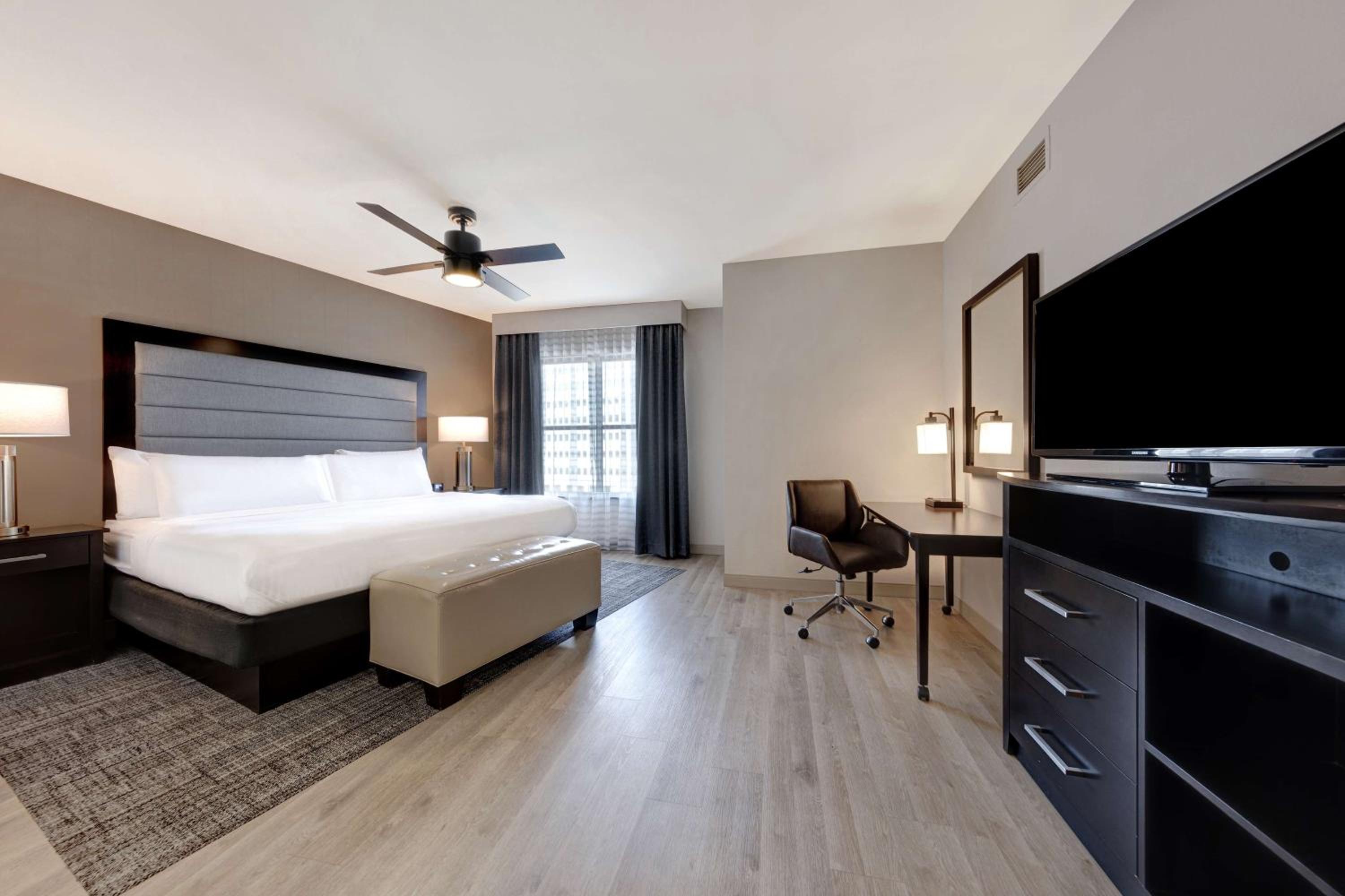 Two-Bedroom Suite - Non-Smoking thumbnail 6