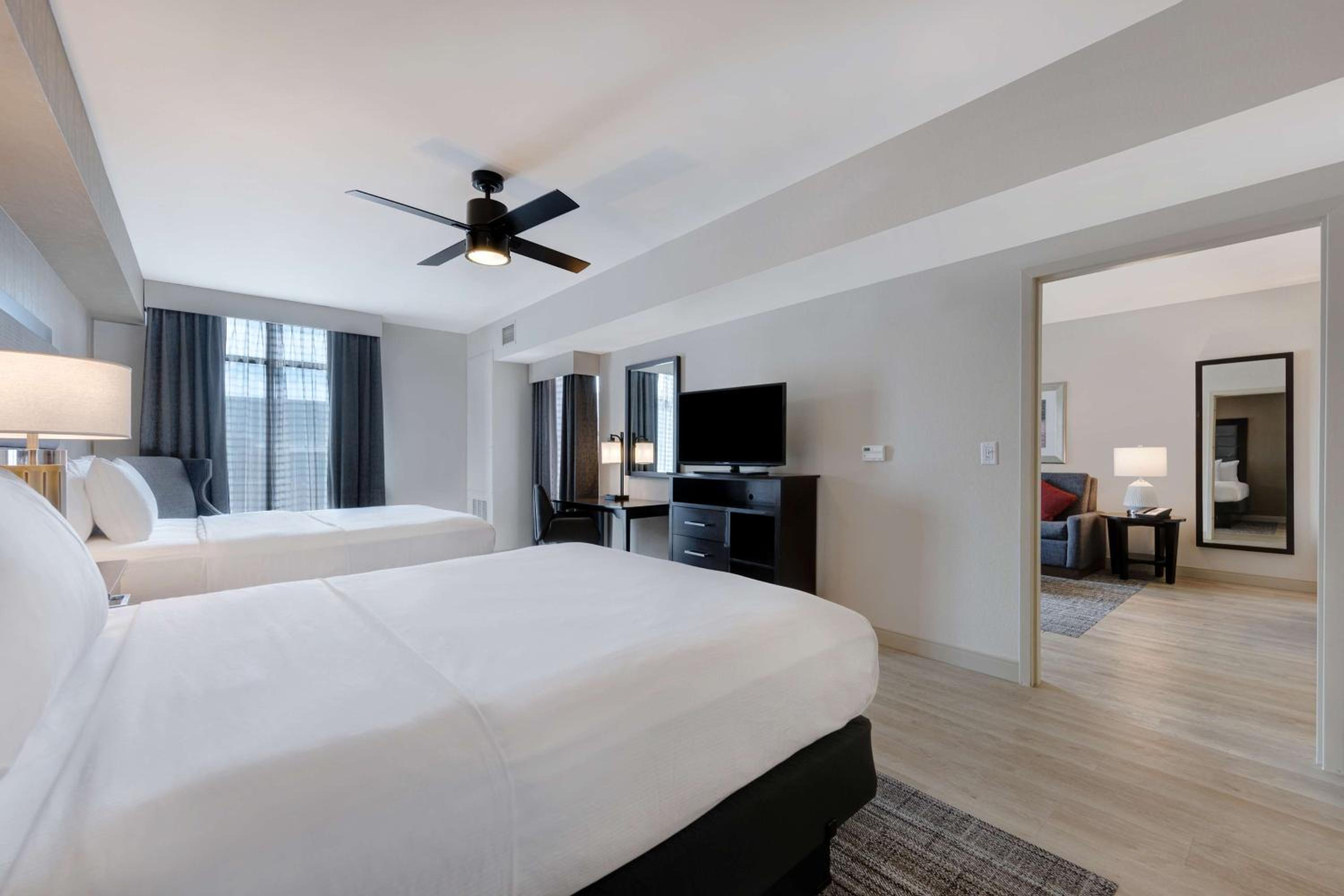 One-Bedroom Queen Suite with Two Queen Beds - Non-Smoking