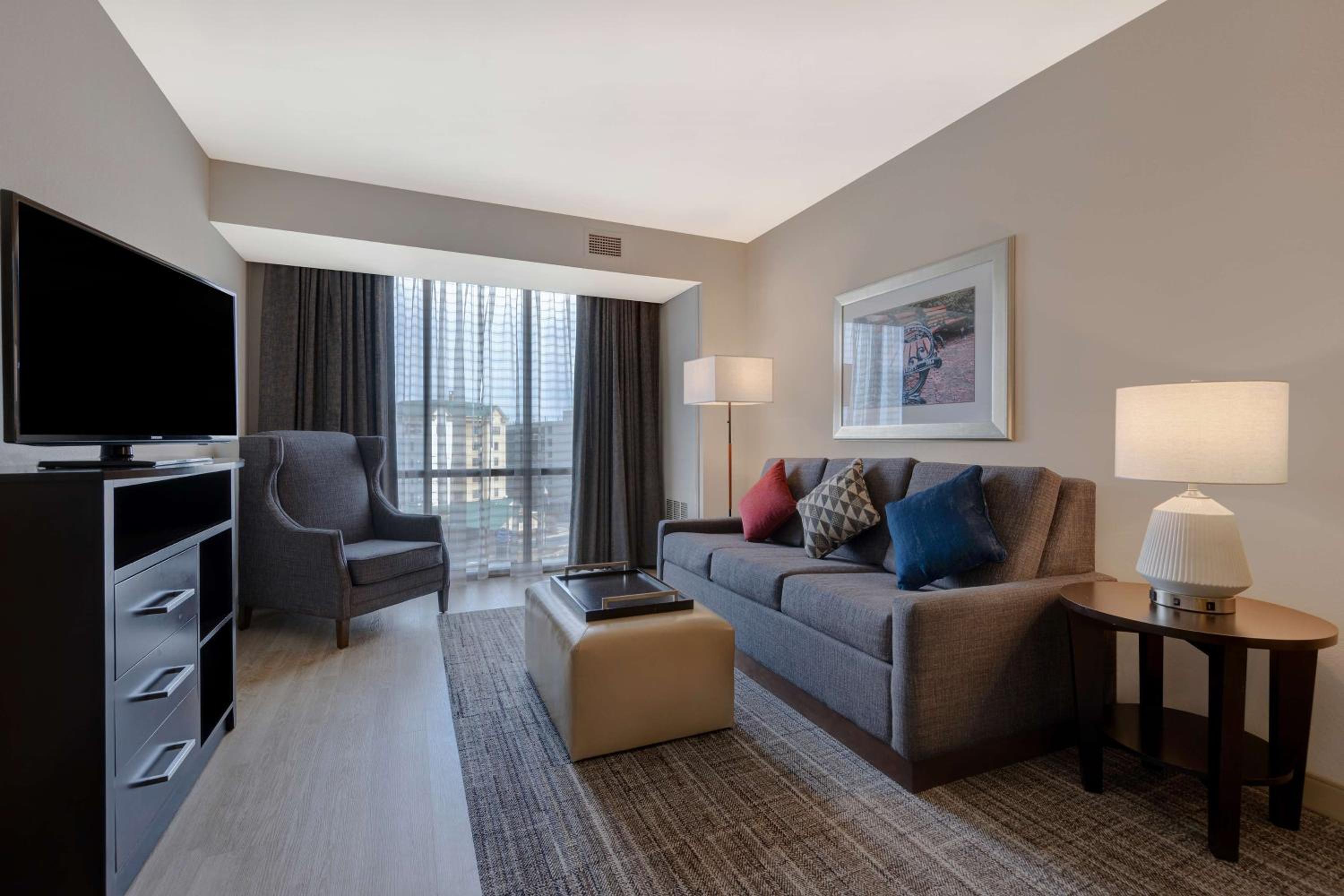 Queen Suite with Two Queen Beds - Hearing Access/Non-Smoking