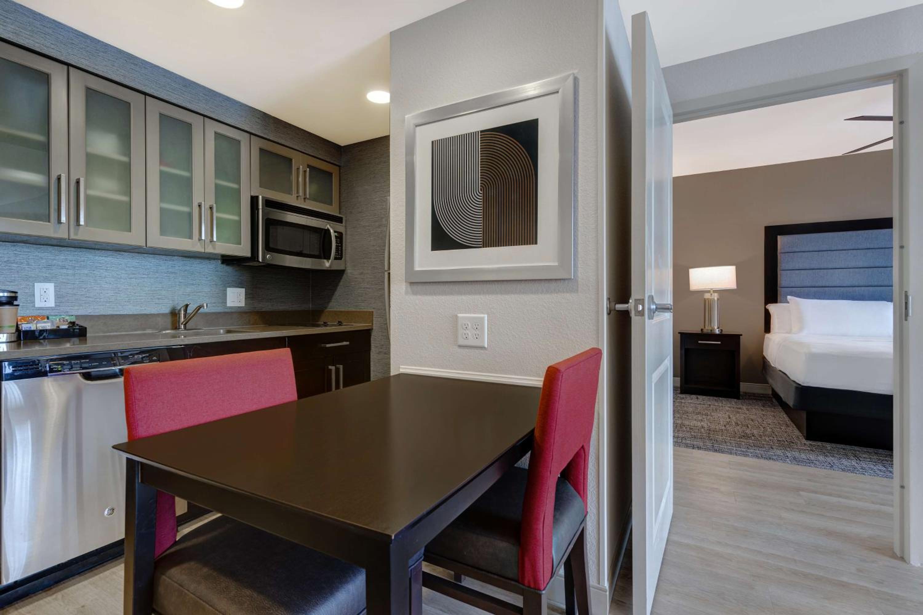 One-Bedroom King Suite - Non-Smoking