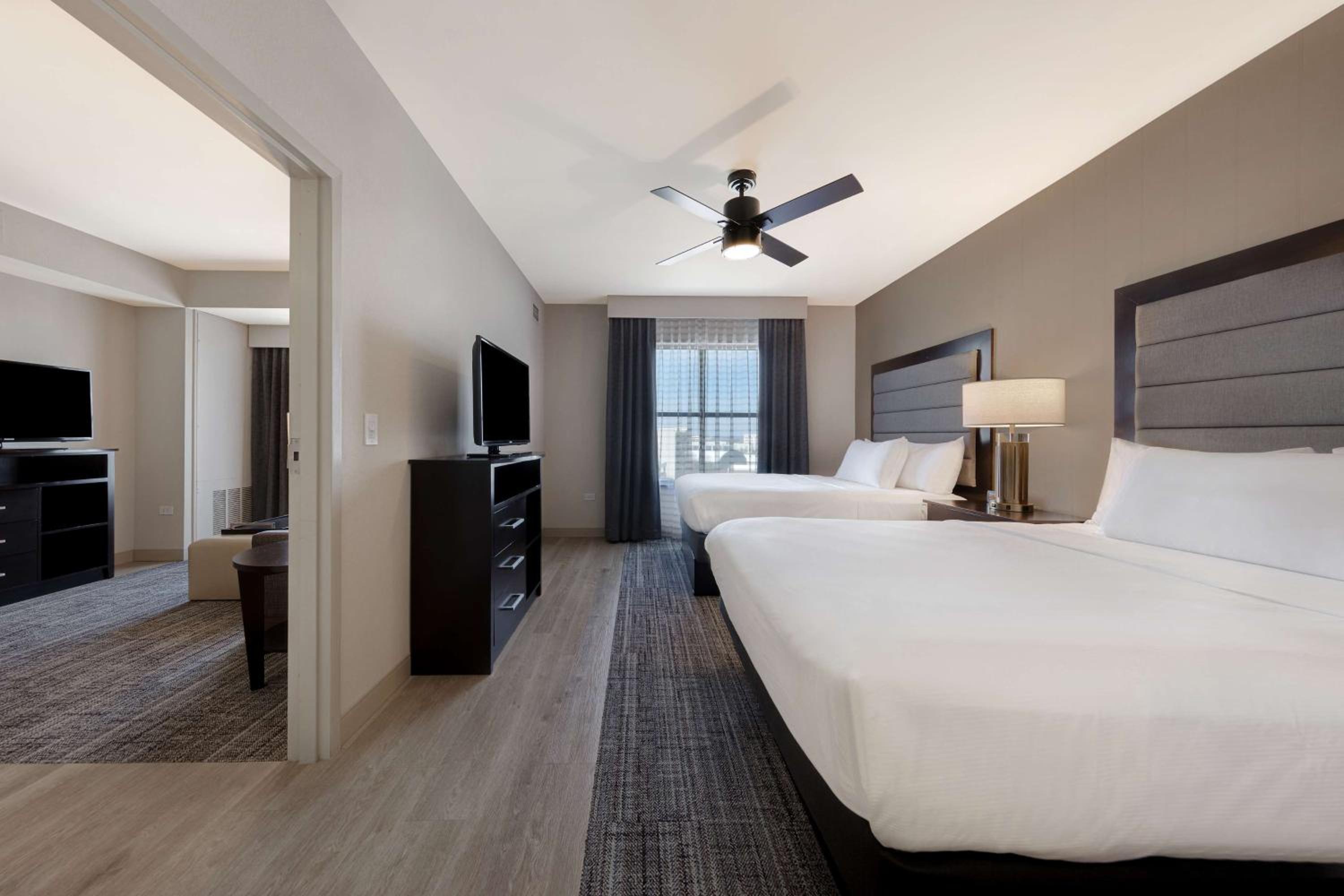 One-Bedroom King Suite with Two King Beds - Non-Smoking