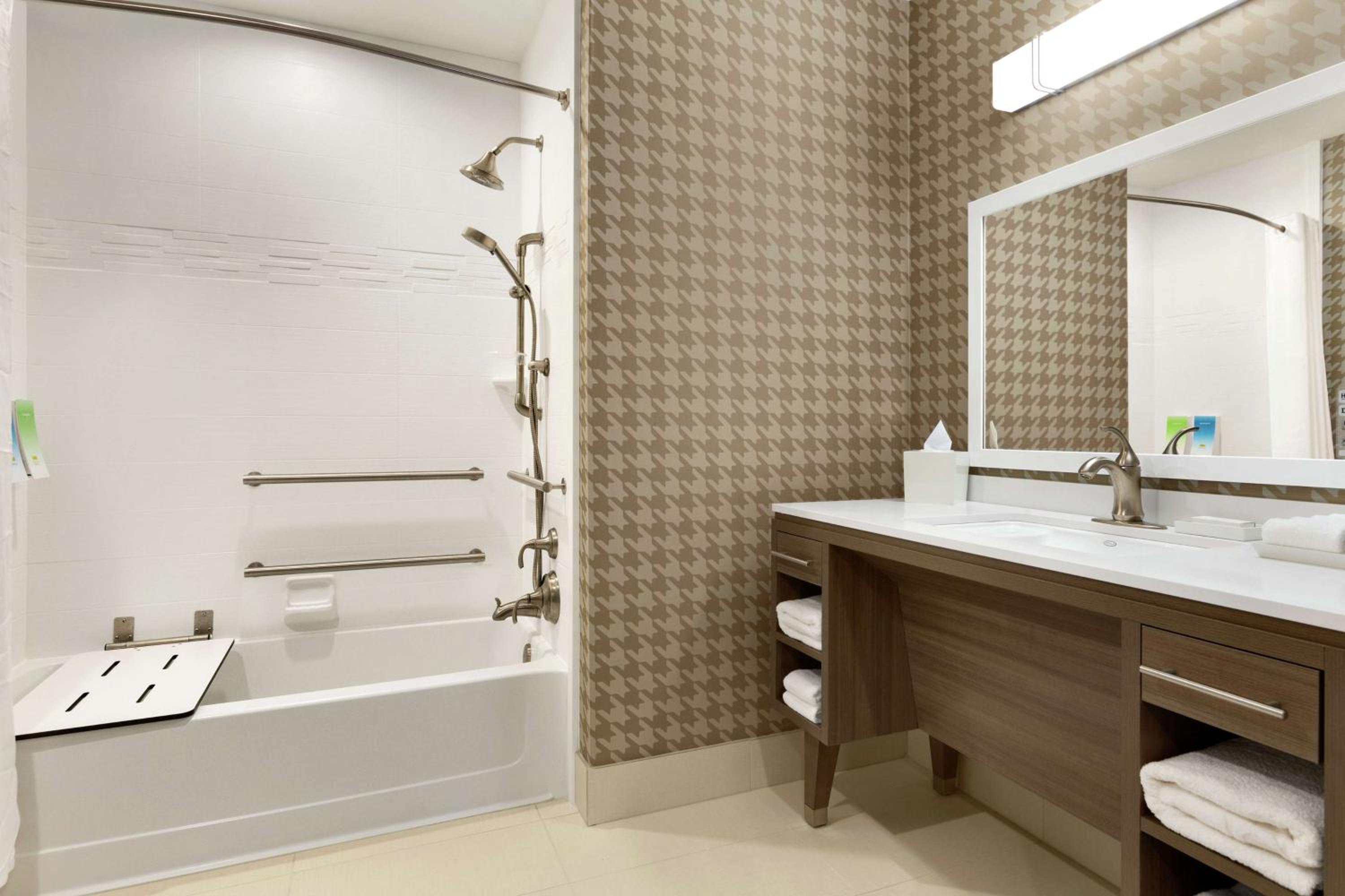 King Studio - Mobility and Hearing Access/Non-Smoking - Photo 3