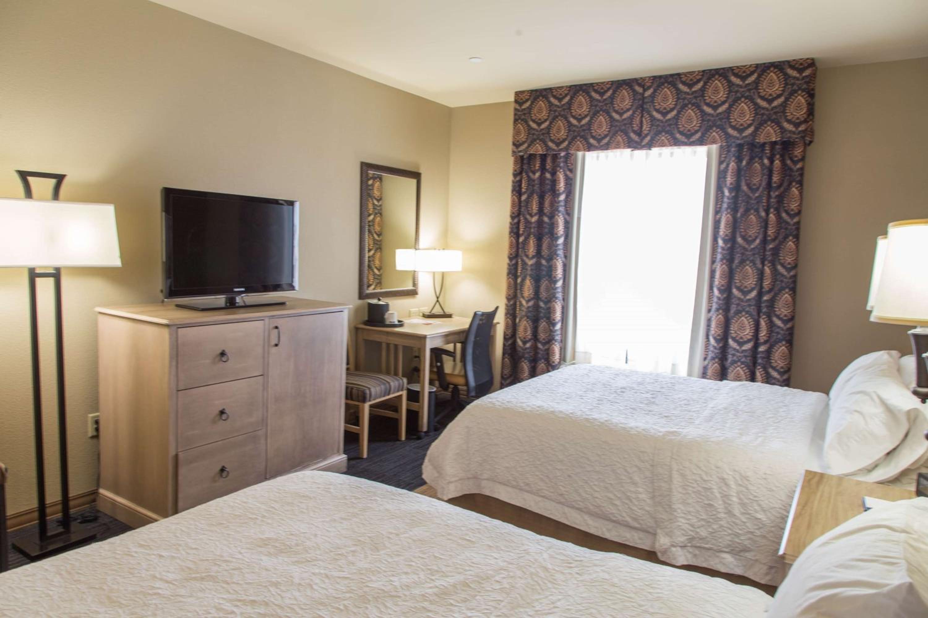 Room with Two Queen Beds - Non-Smoking - Photo 1
