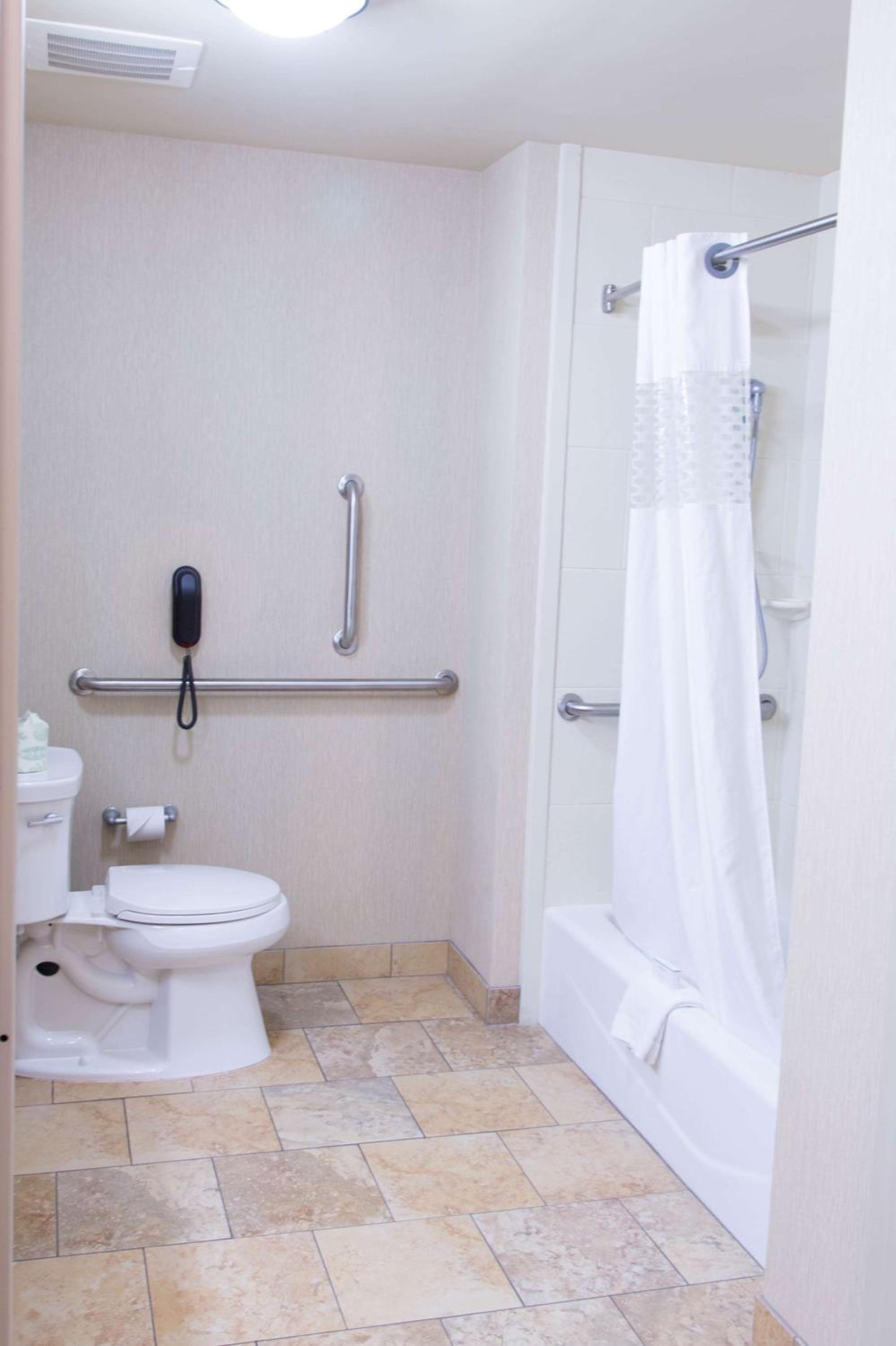 King Room with Accessible Tub - Mobility and Hearing Access/Non-Smoking - Photo 5