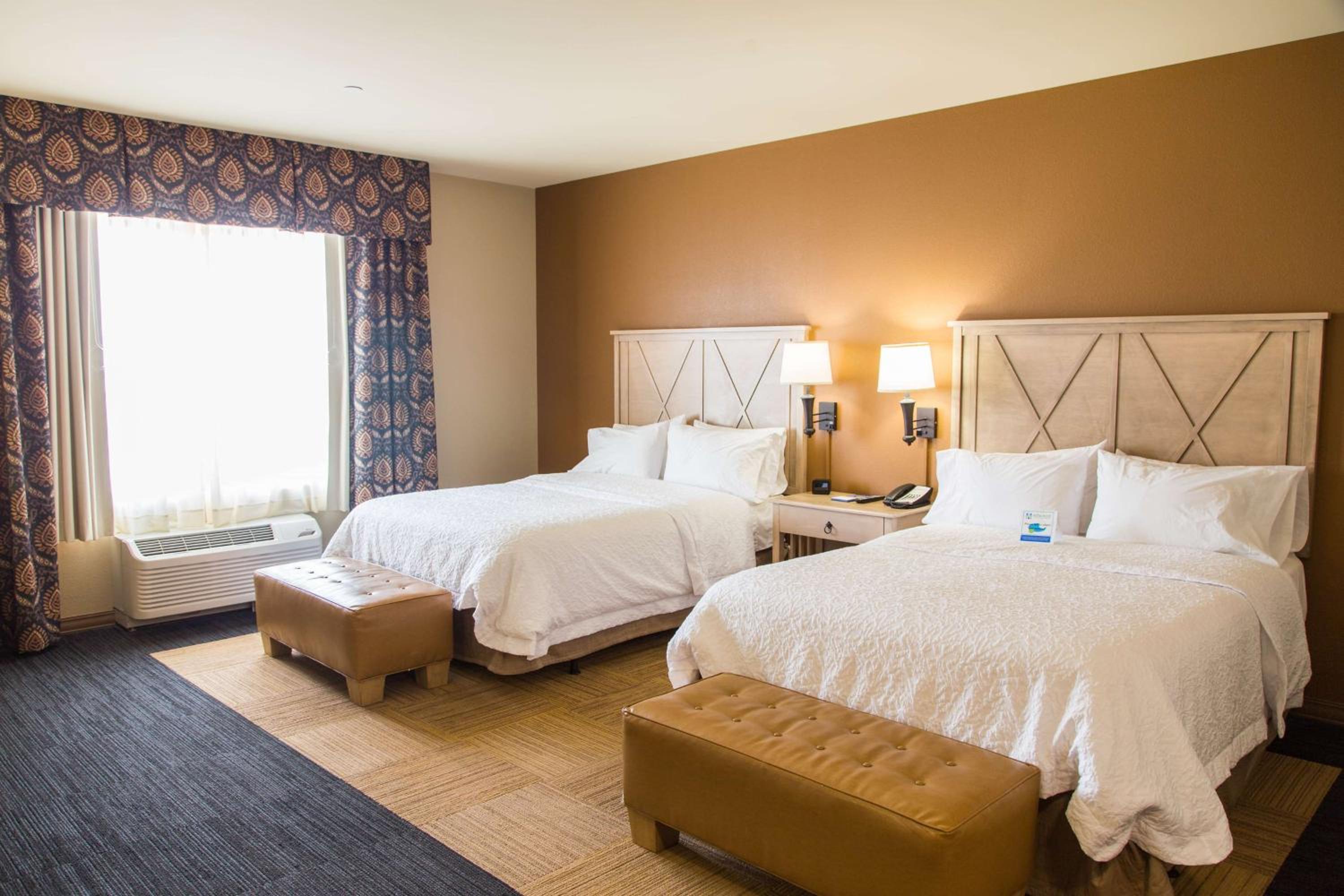 Queen Room with Two Queen Beds - Mobility and Hearing Access/Non-Smoking - Photo 4