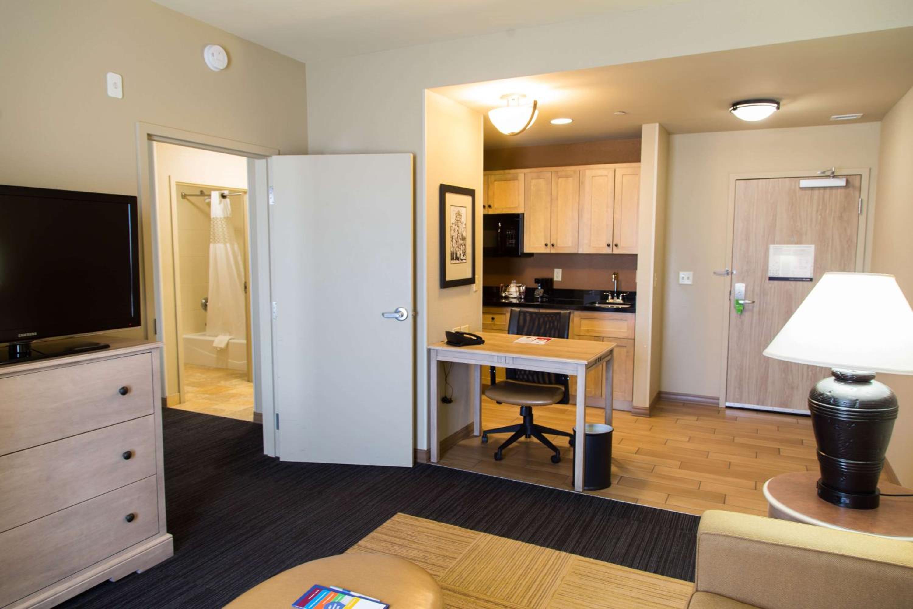 One-Bedroom King Suite - Non-Smoking - Photo 3