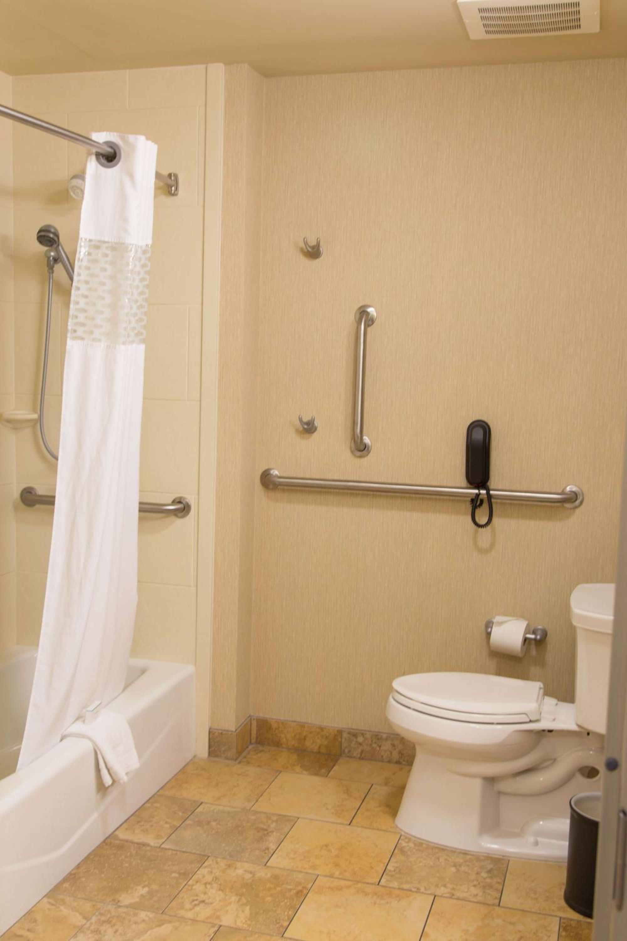 Queen Room with Two Queen Beds - Mobility and Hearing Access/Non-Smoking - Photo 2