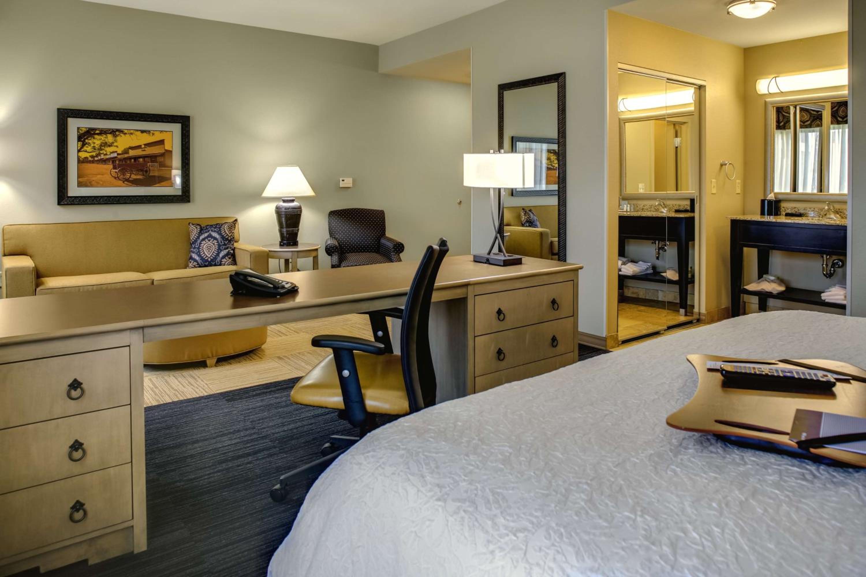 King Studio Suite - Non-Smoking - Photo 2