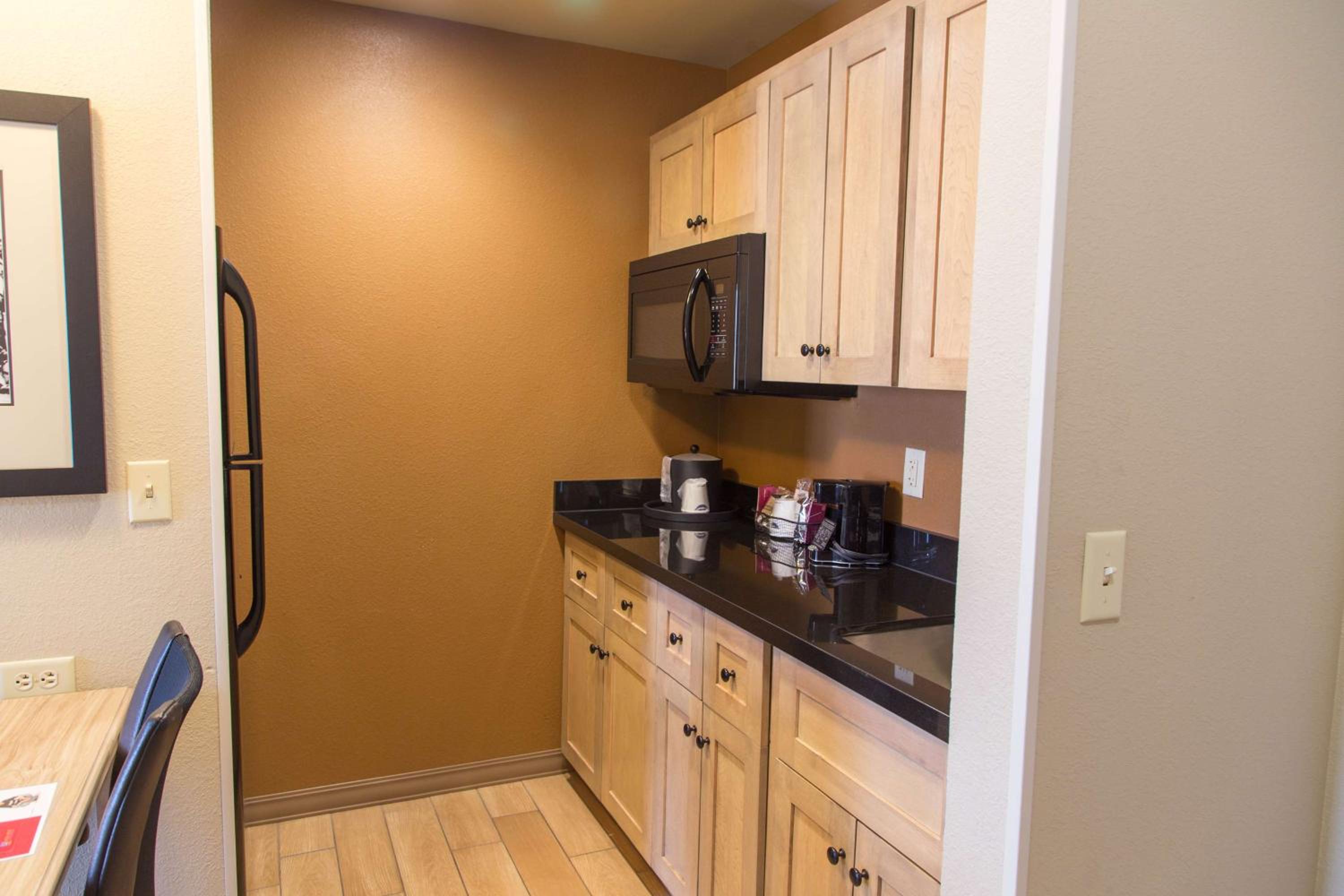 One-Bedroom King Suite - Non-Smoking - Photo 6