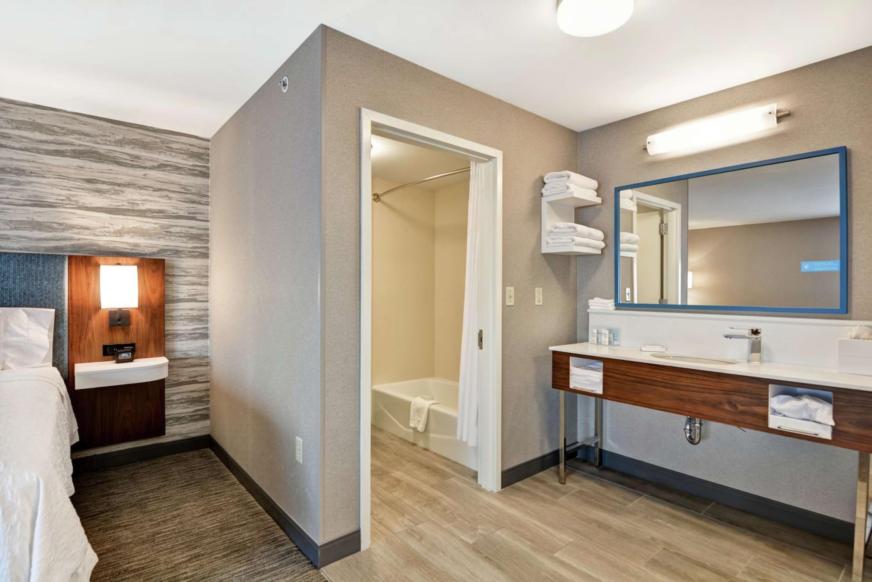 King Studio Suite with Sofa Bed - Non-Smoking - Photo 2