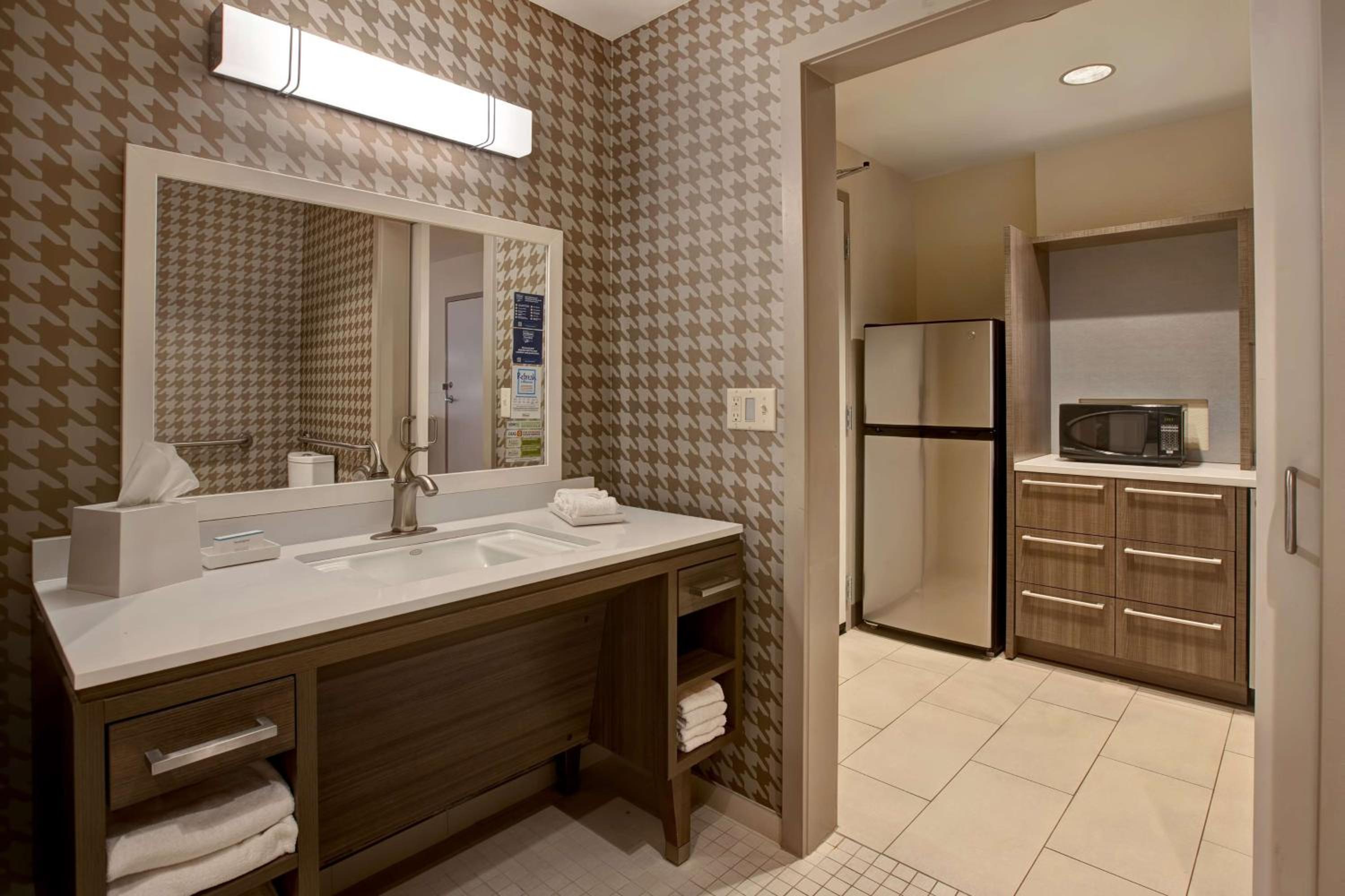 Studio Suite with Two Queen Beds - Hearing Access/Non-Smoking - Photo 5