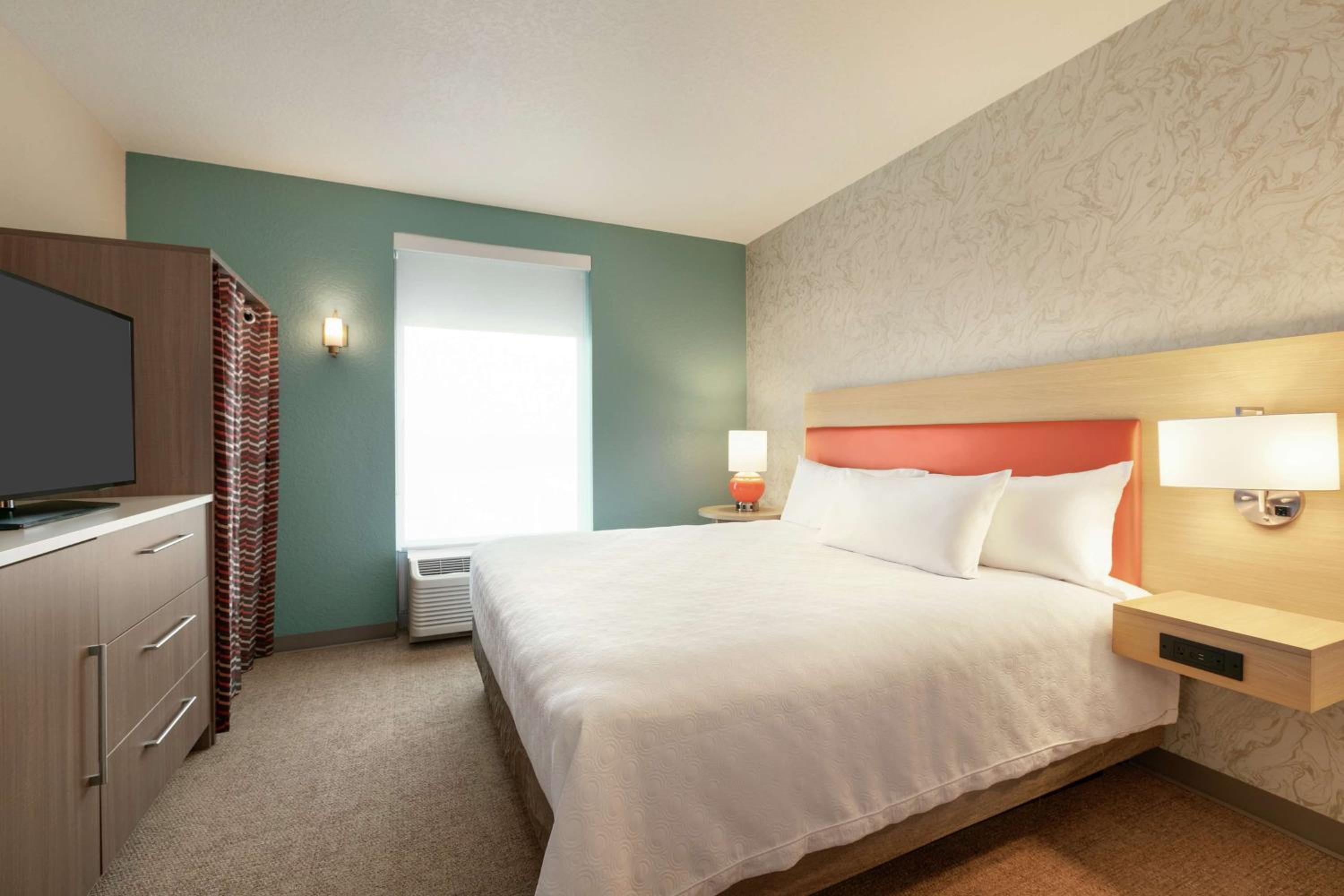 One-Bedroom King Suite - Non-Smoking