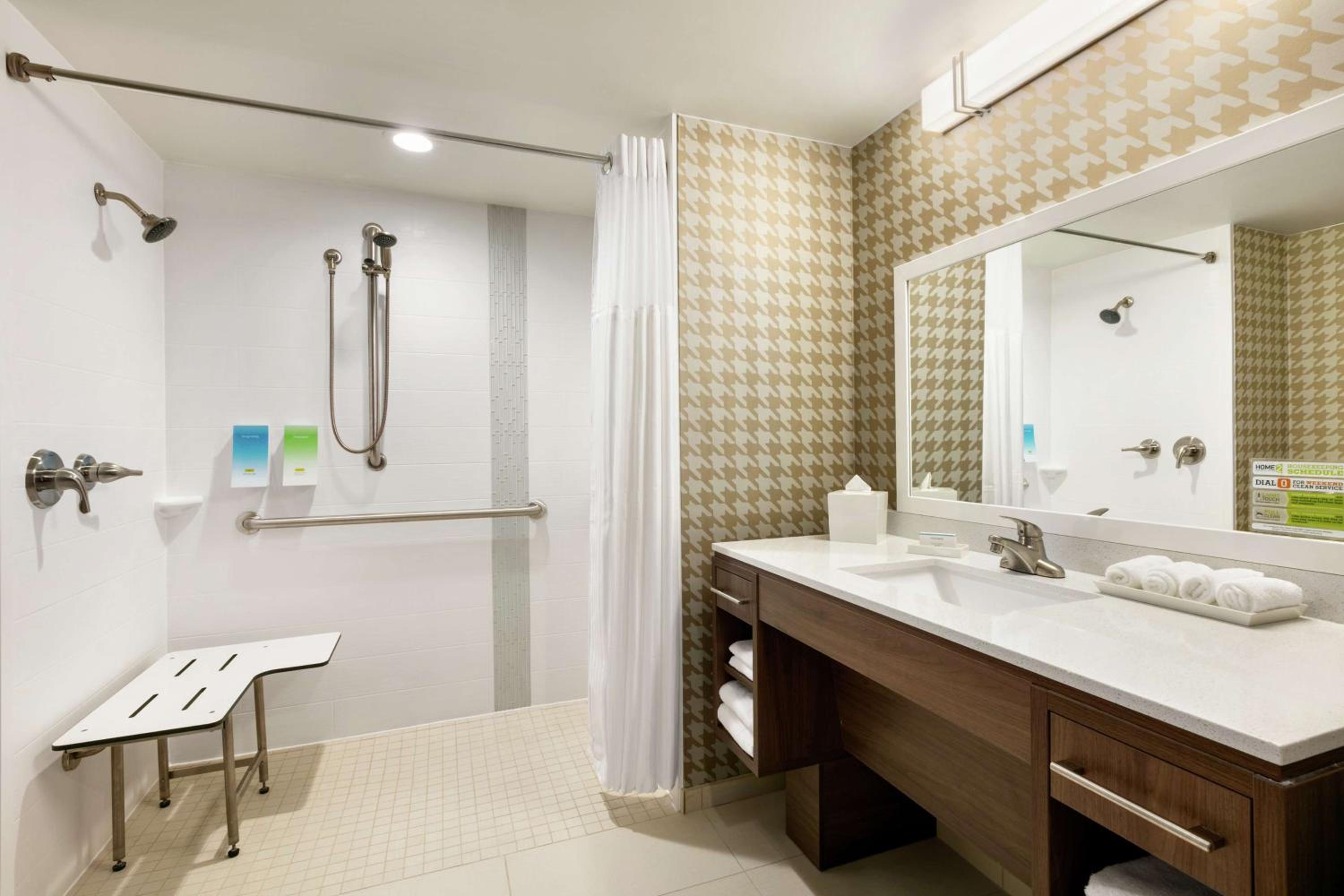 Studio with Two Queen Beds and Roll-In Shower - Mobility and Hearing Access/Non-Smoking photo 2