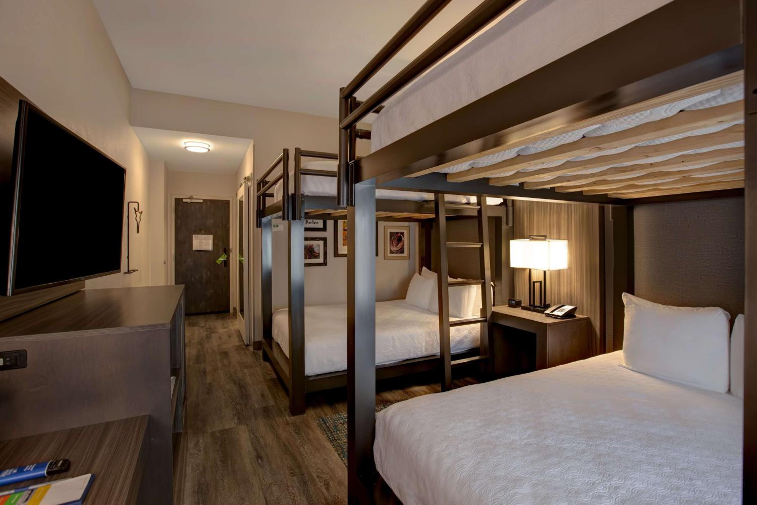 One-Bedroom King Suite - Non-Smoking