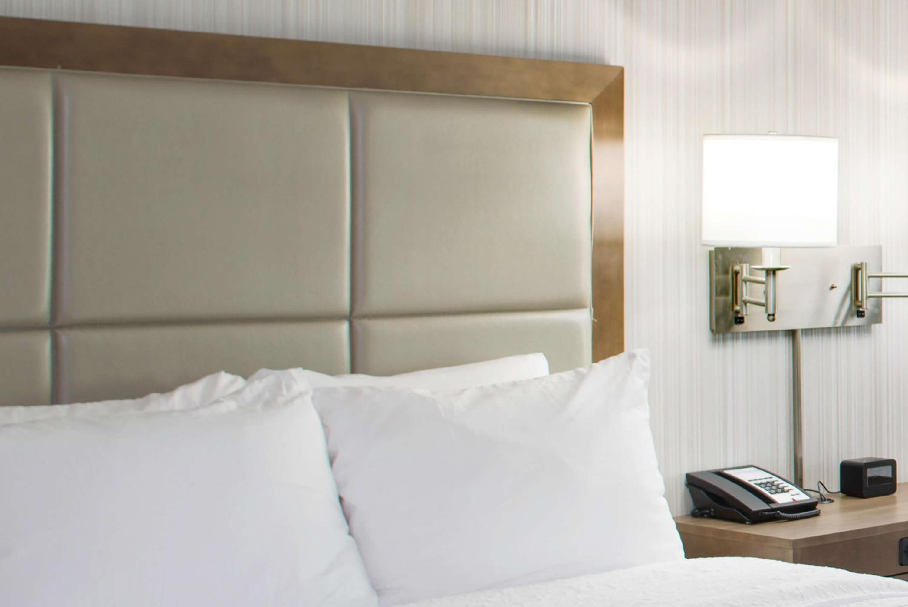 Hampton Inn & Suites by Hilton Pittsburg Kansas Crossing Casino near PSU