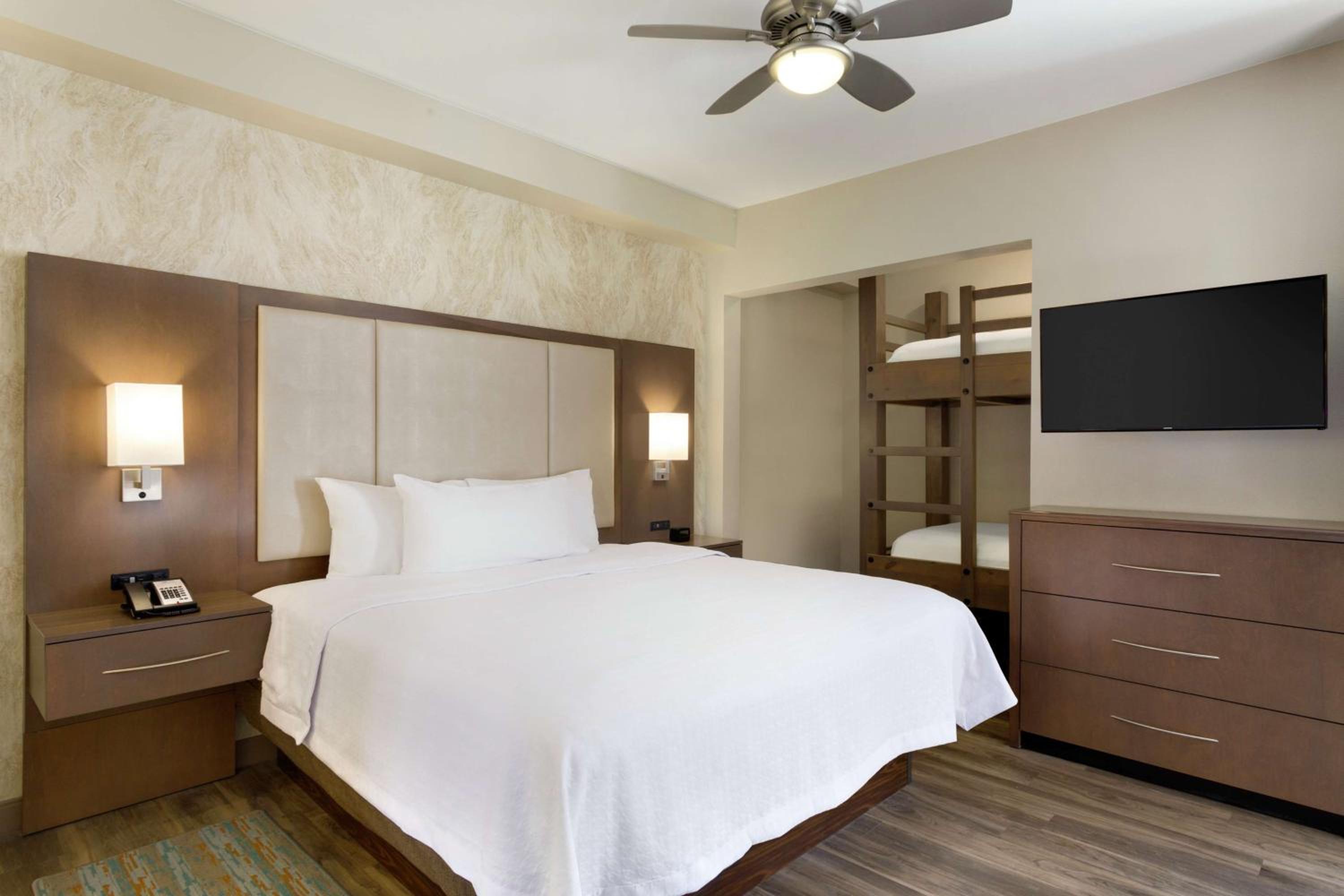 King Studio Suite with Two Twin Bunk beds