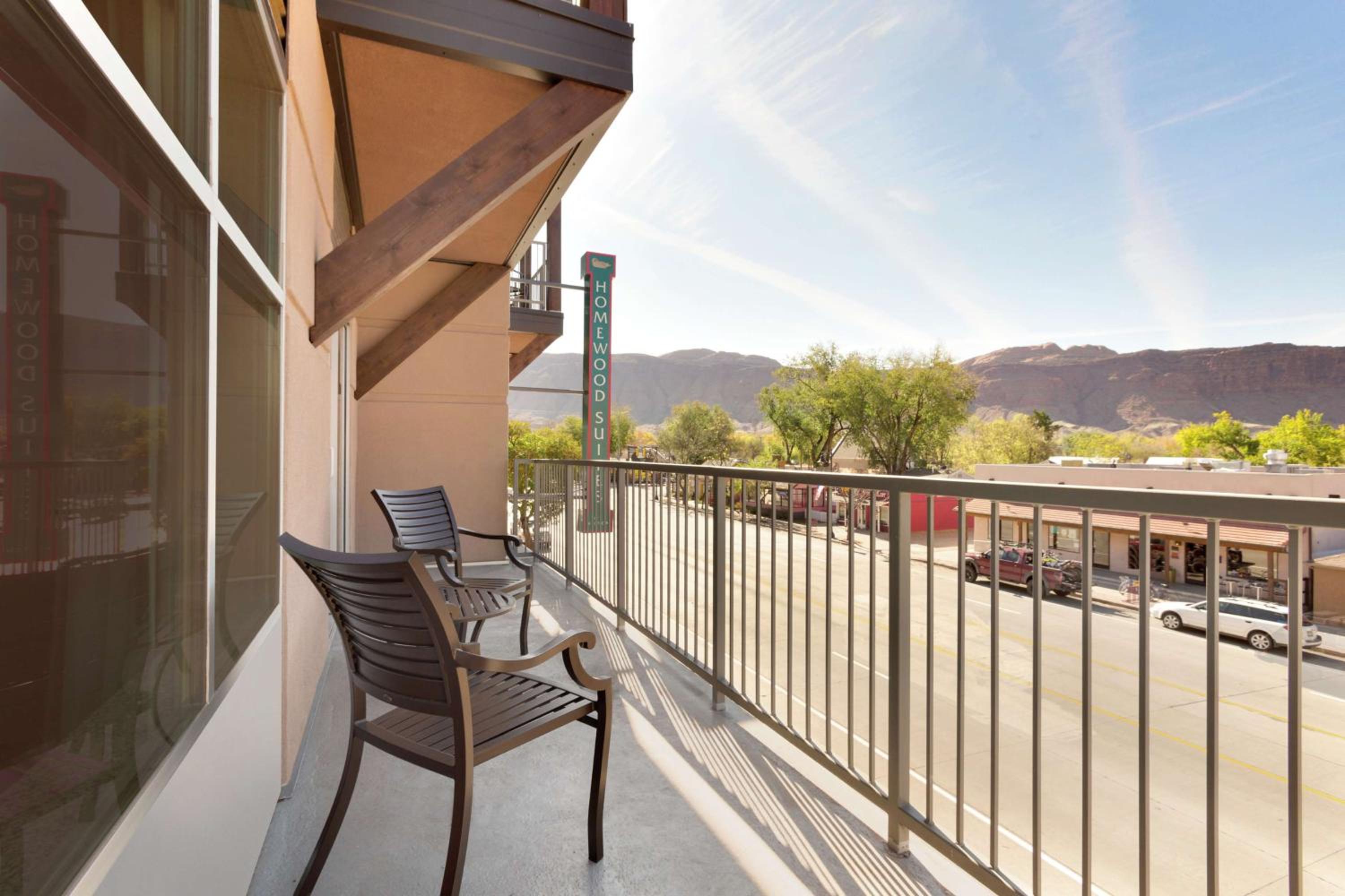 King Studio Suite with Mountain View - Non-Smoking photo 2
