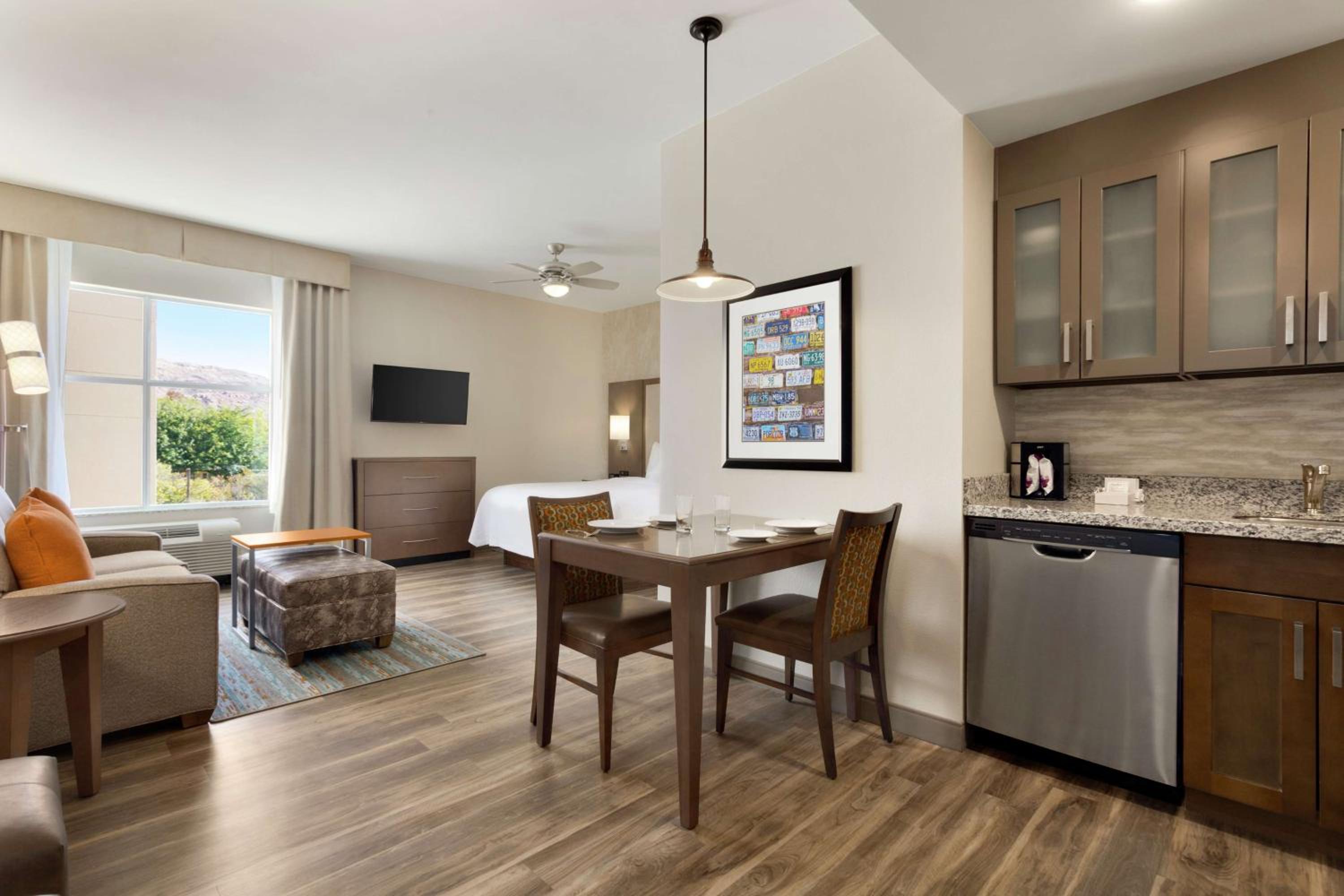 King Studio Suite with Mountain View - Non-Smoking