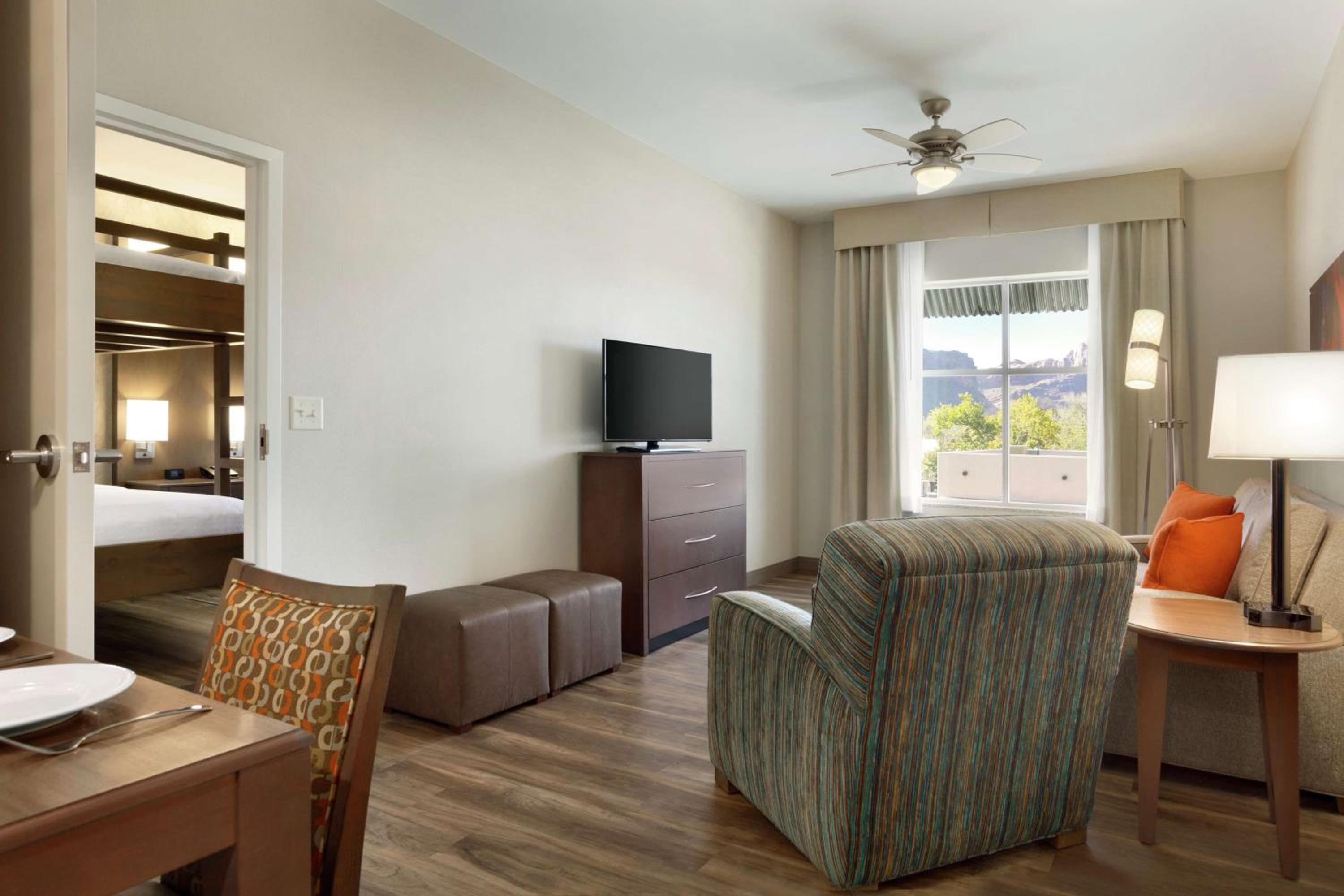 One-Bedroom Queen Suite