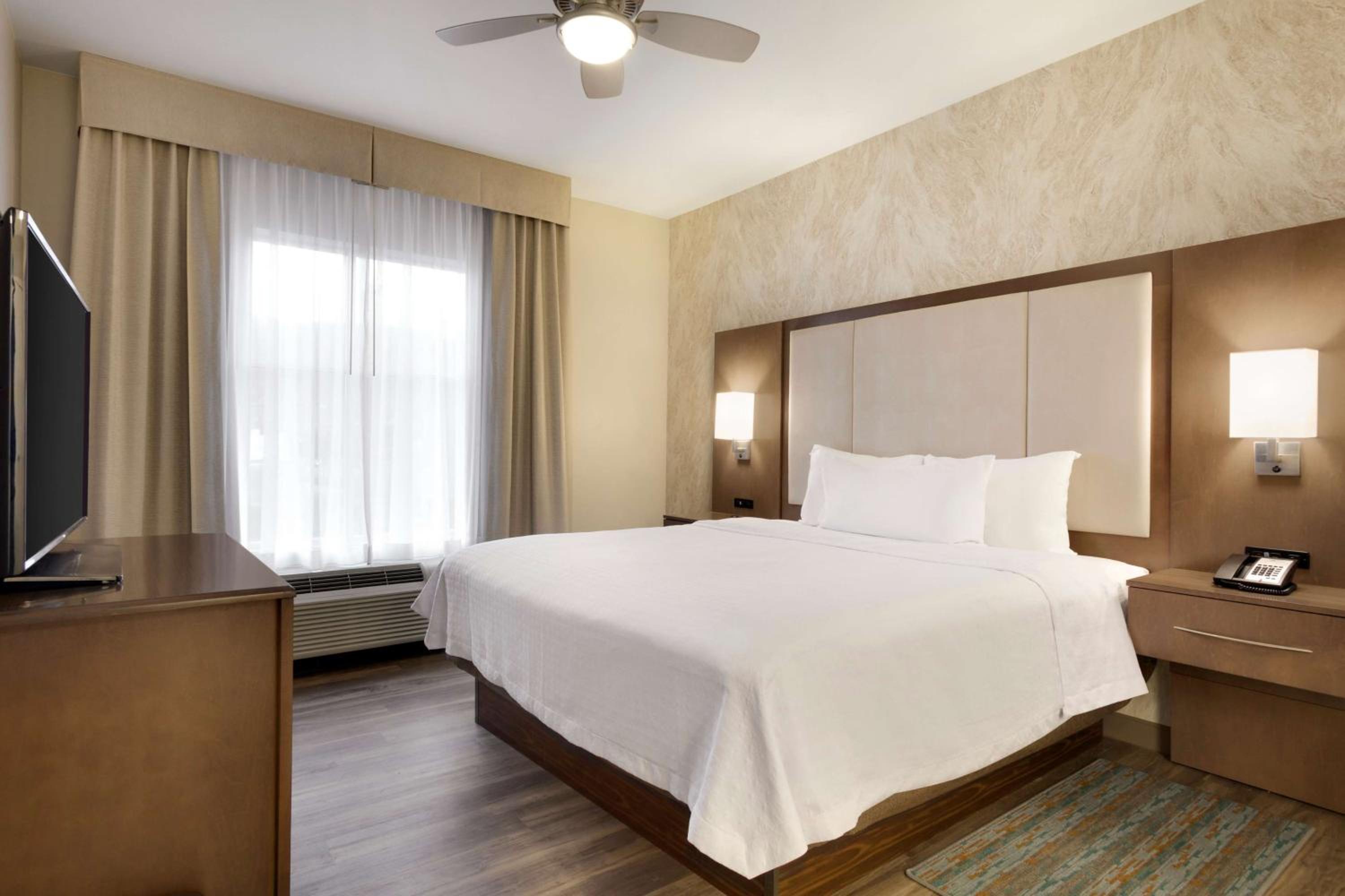 King Suite with Balcony and Mountain View