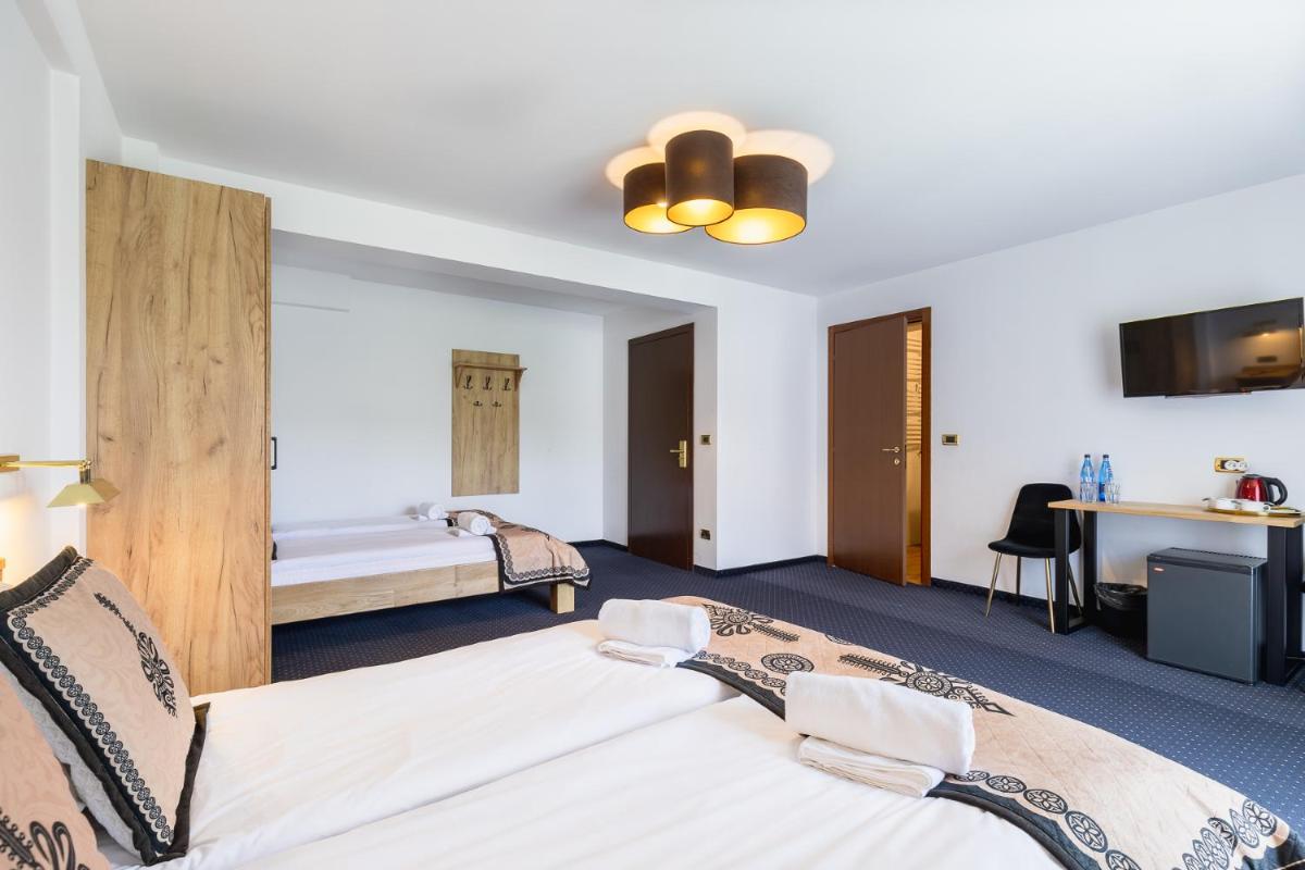 Quadruple Room with Mountain View photo 3