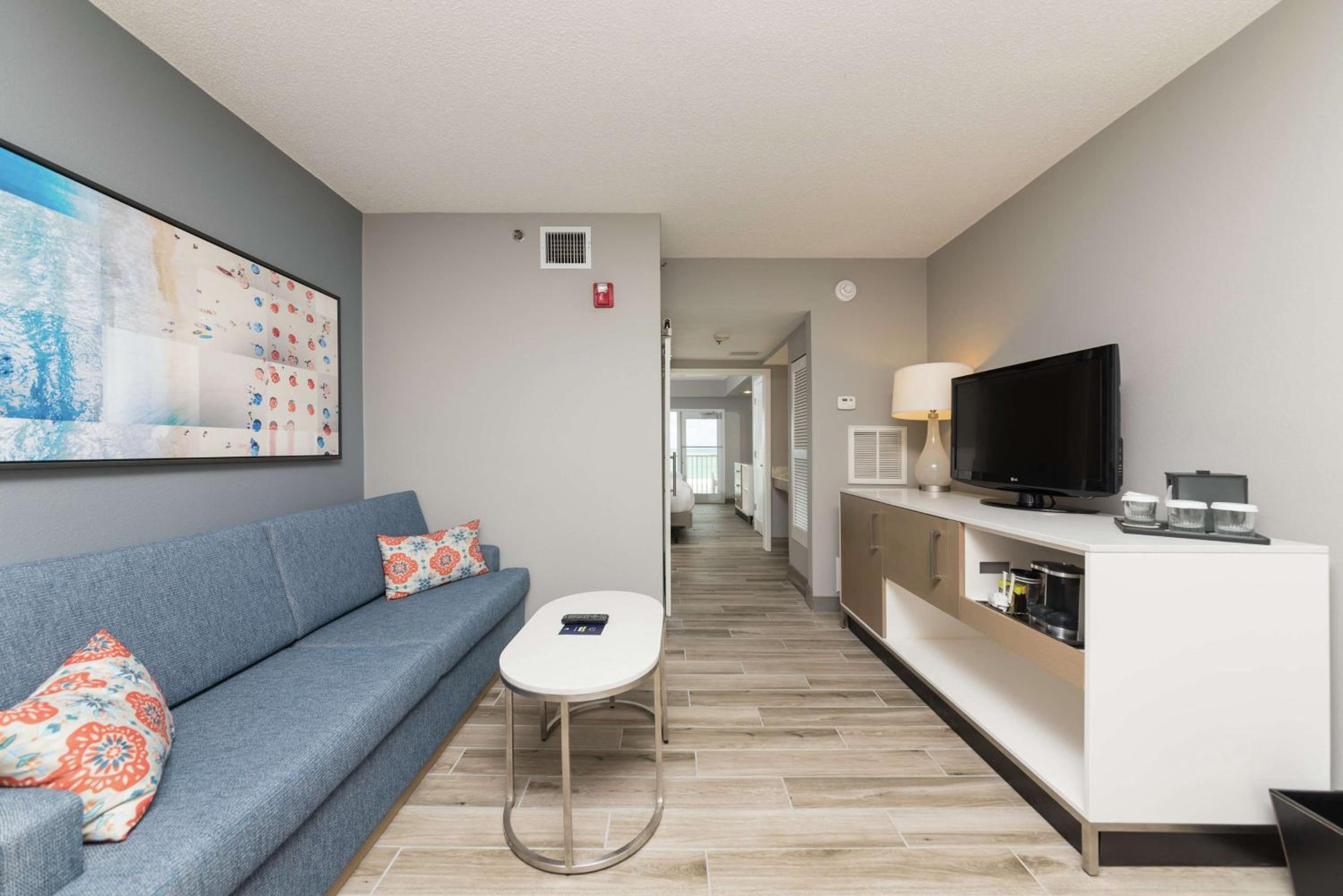 Queen Room with Two Queen Beds and Ocean View - Mobility Accessible/Non-Smoking photo 2