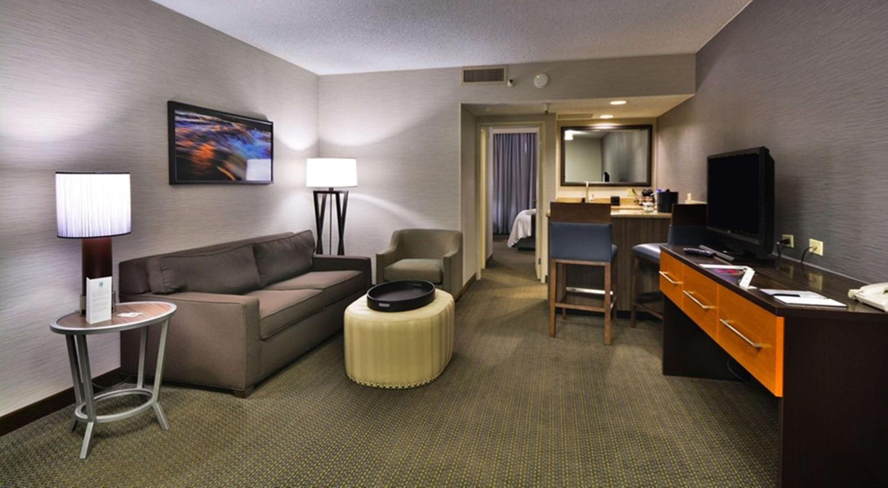 Corner King Suite - Photo 4