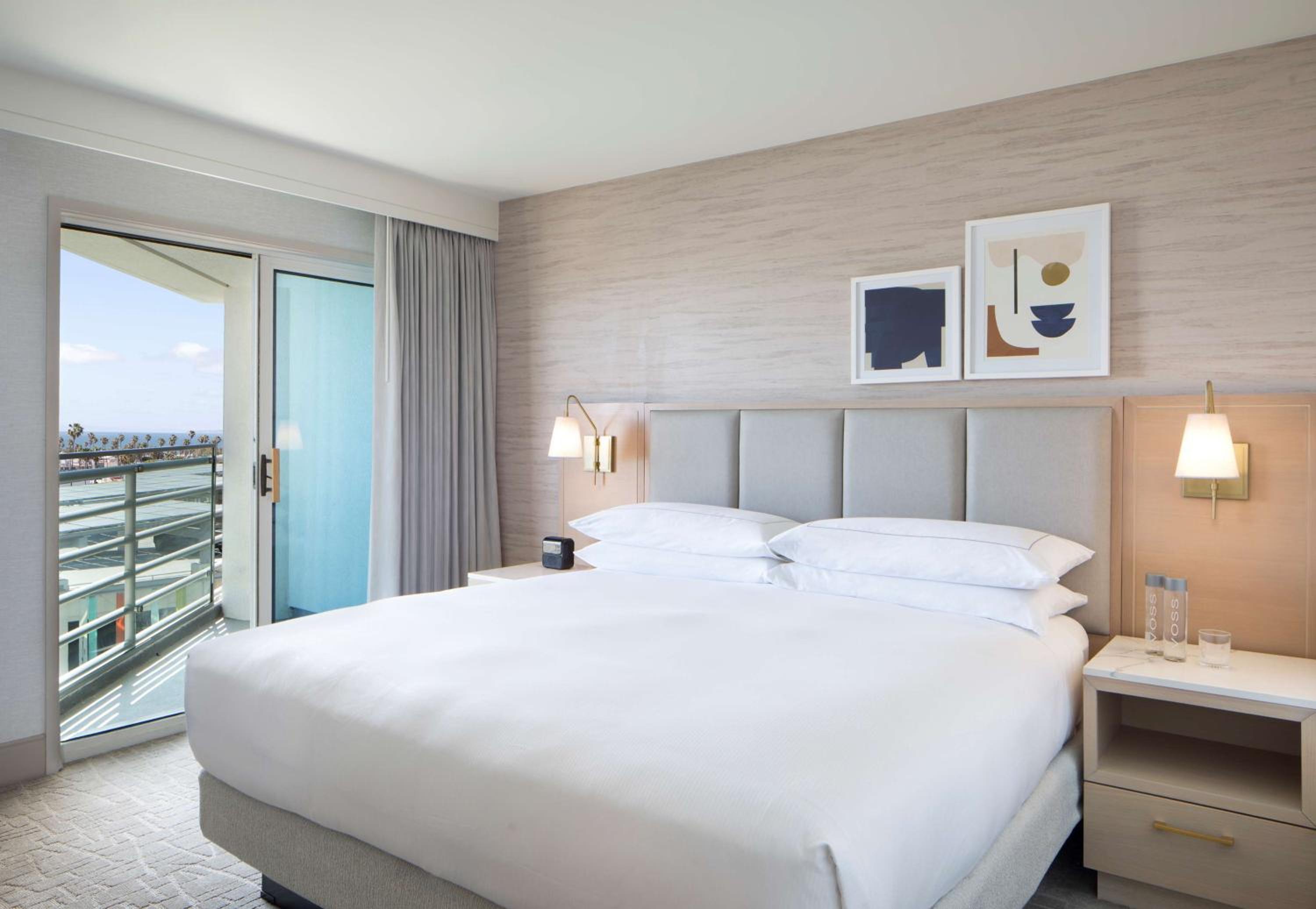 One-Bedroom King Suite with Balcony