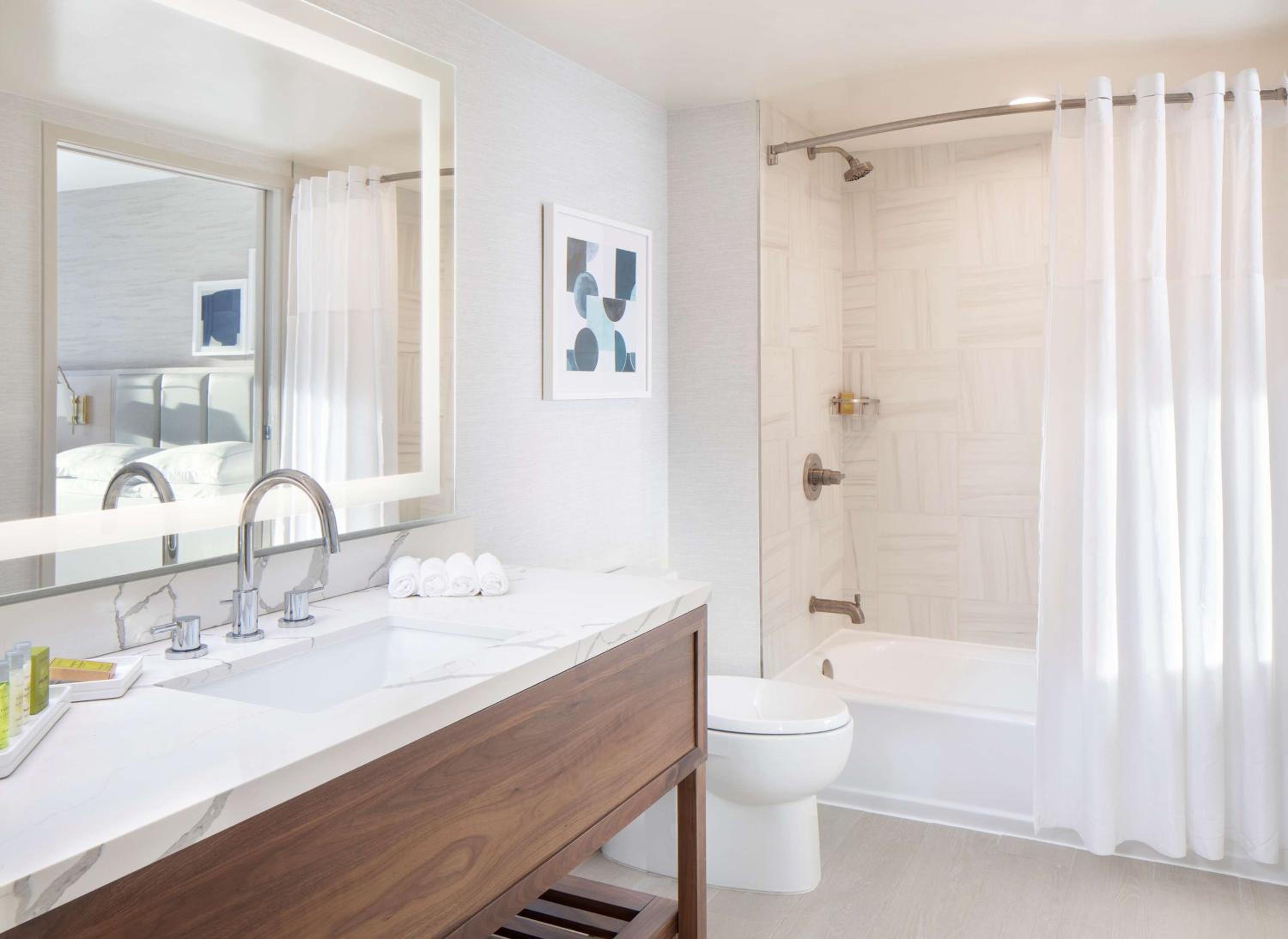 One-Bedroom King Suite with Partial Ocean View