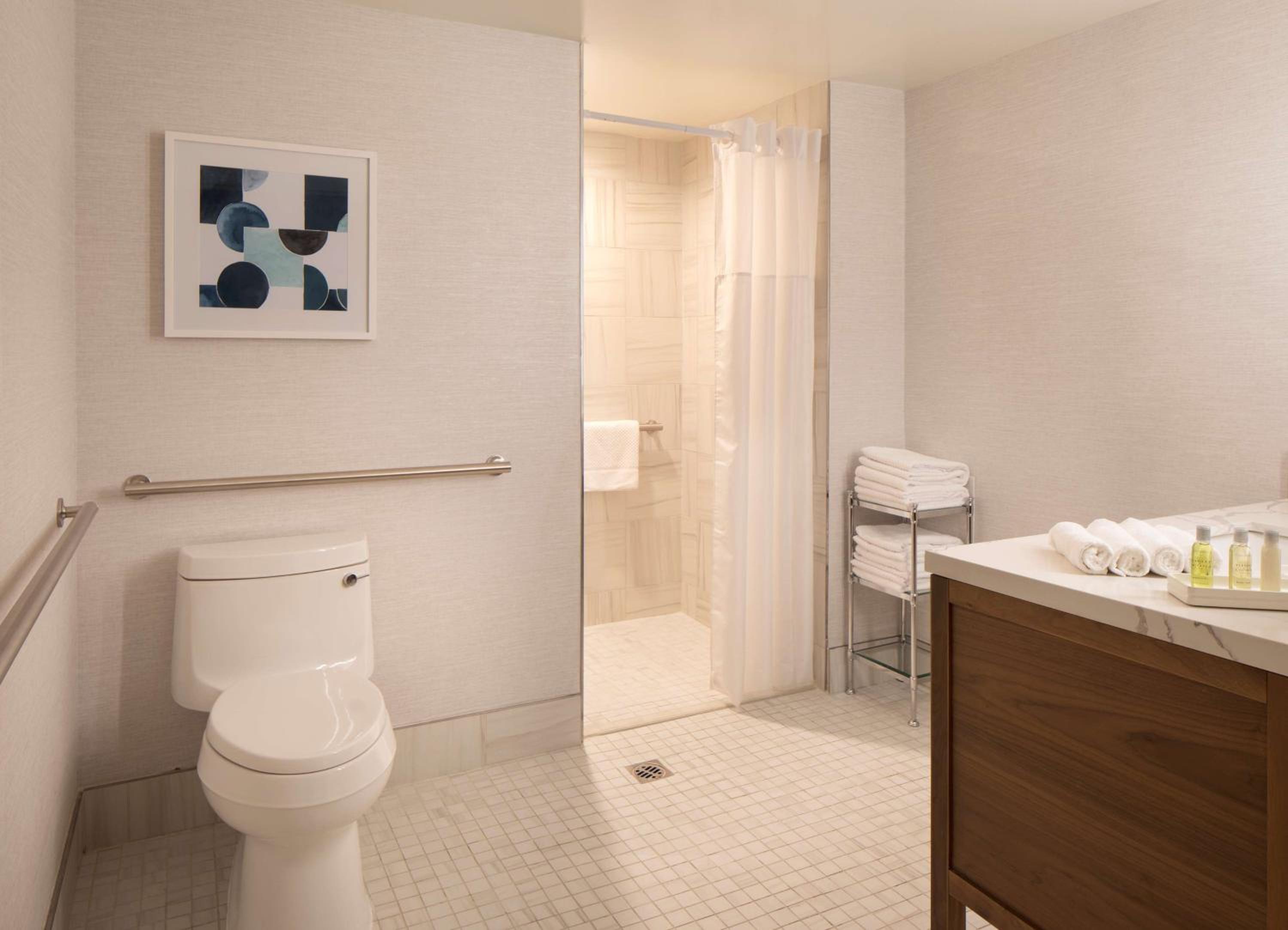 One-Bedroom King Suite with Roll-In Shower - Mobility Access
