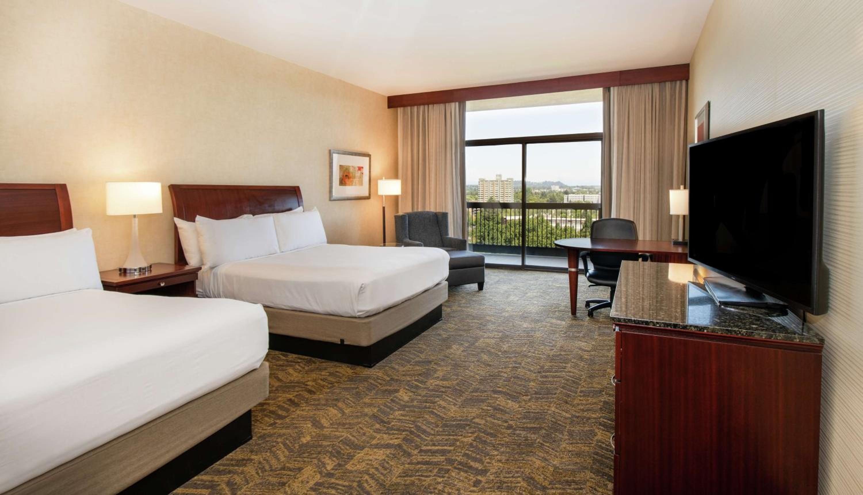 Queen Room with Two Queen Beds and Balcony - Non-Smoking - Photo 7