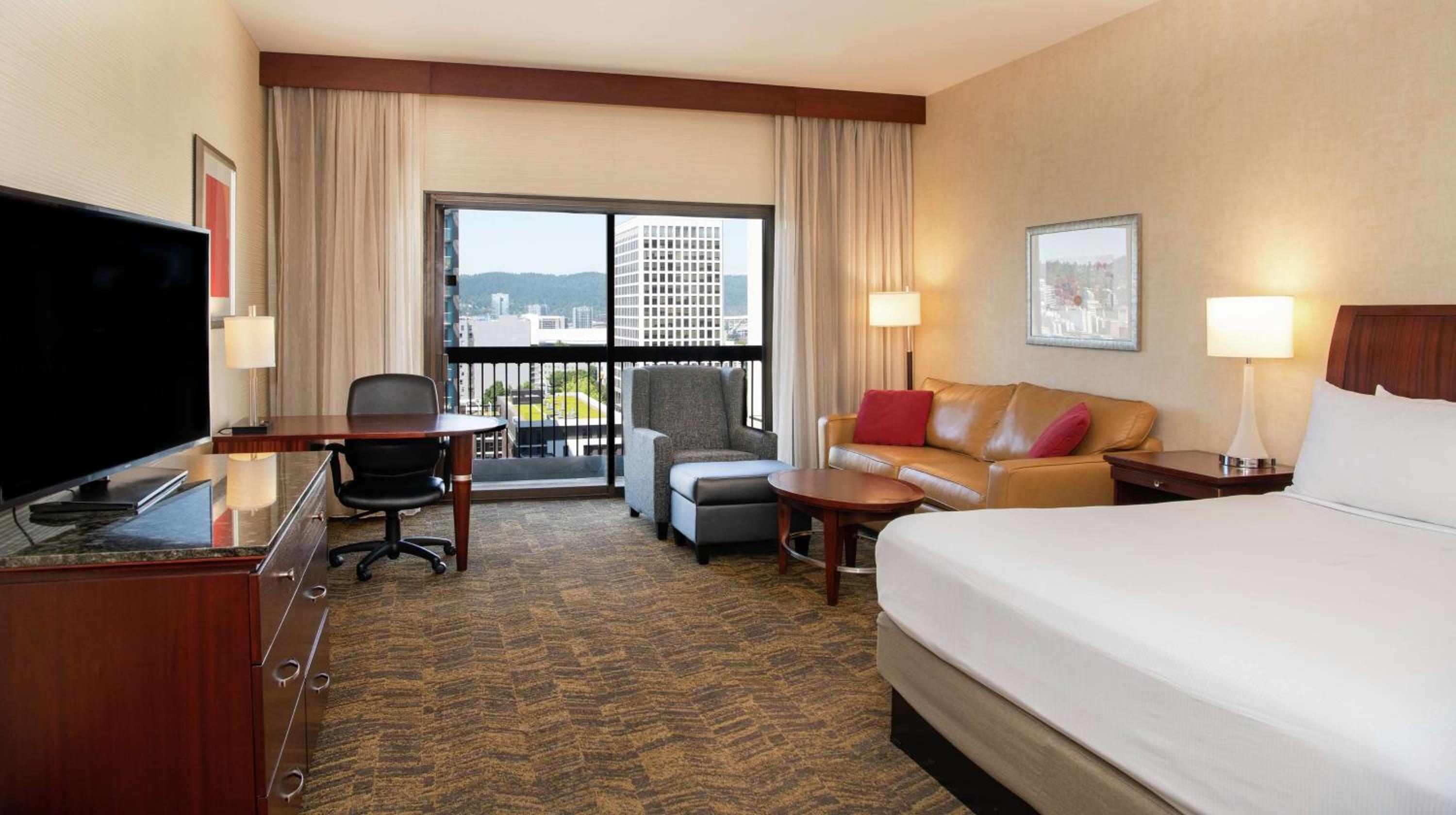 Superior King Room with Sofa Bed - Photo 1