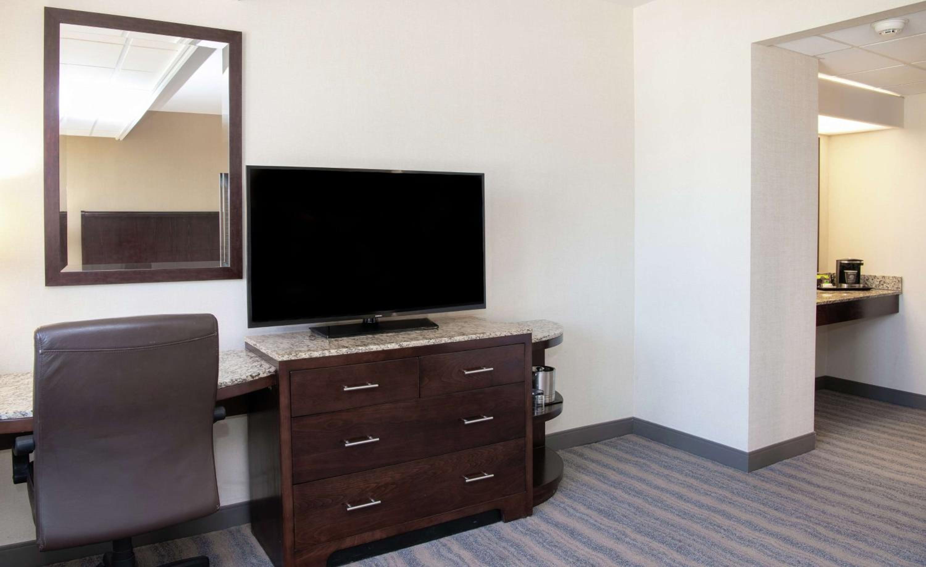 Deluxe King Room - Photo 2