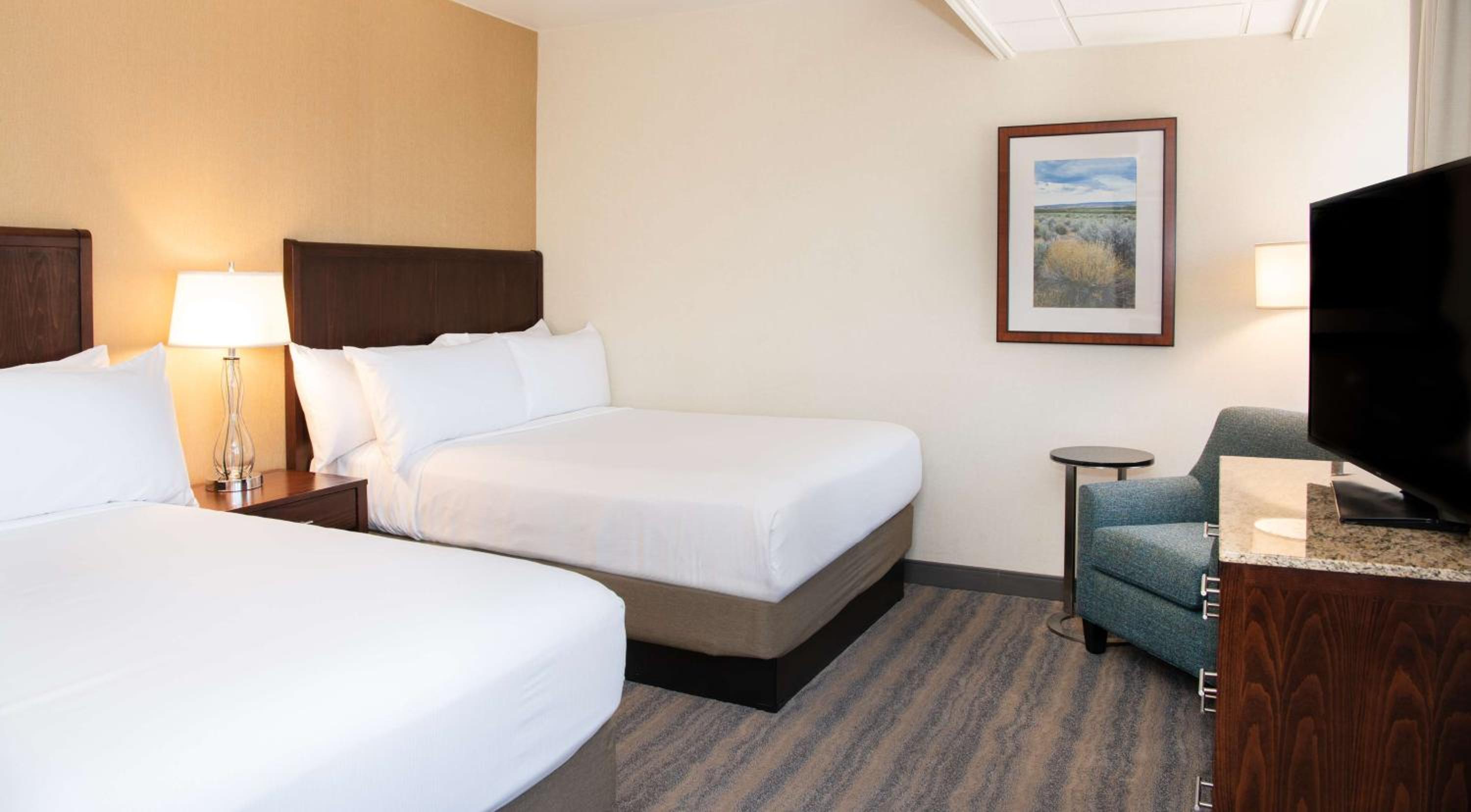 Queen Room with Two Queen Beds and Roll-In Shower - Mobility Access - Photo 4
