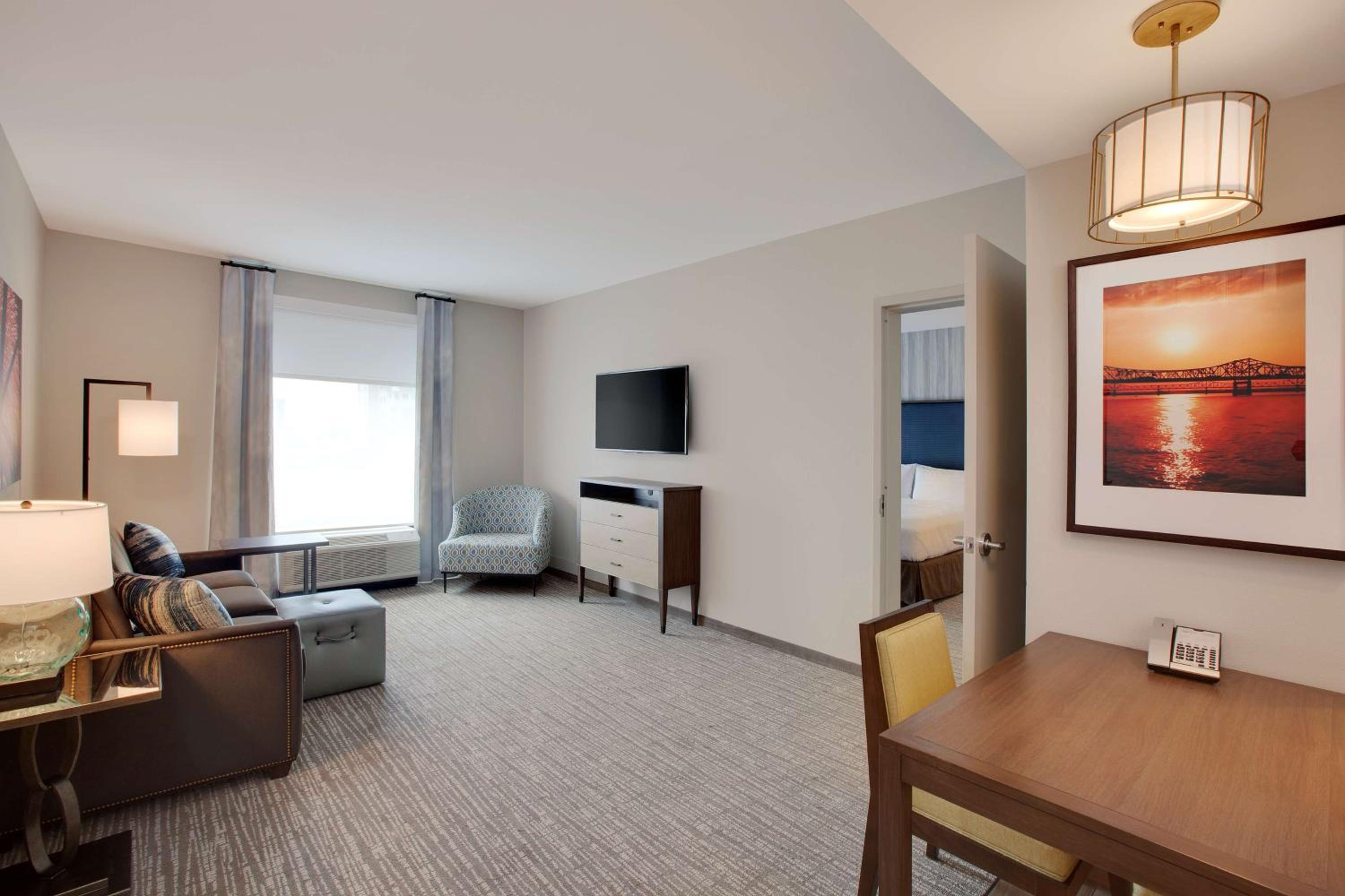 One-Bedroom Queen Suite with Two Queen Beds - Non-Smoking photo 3