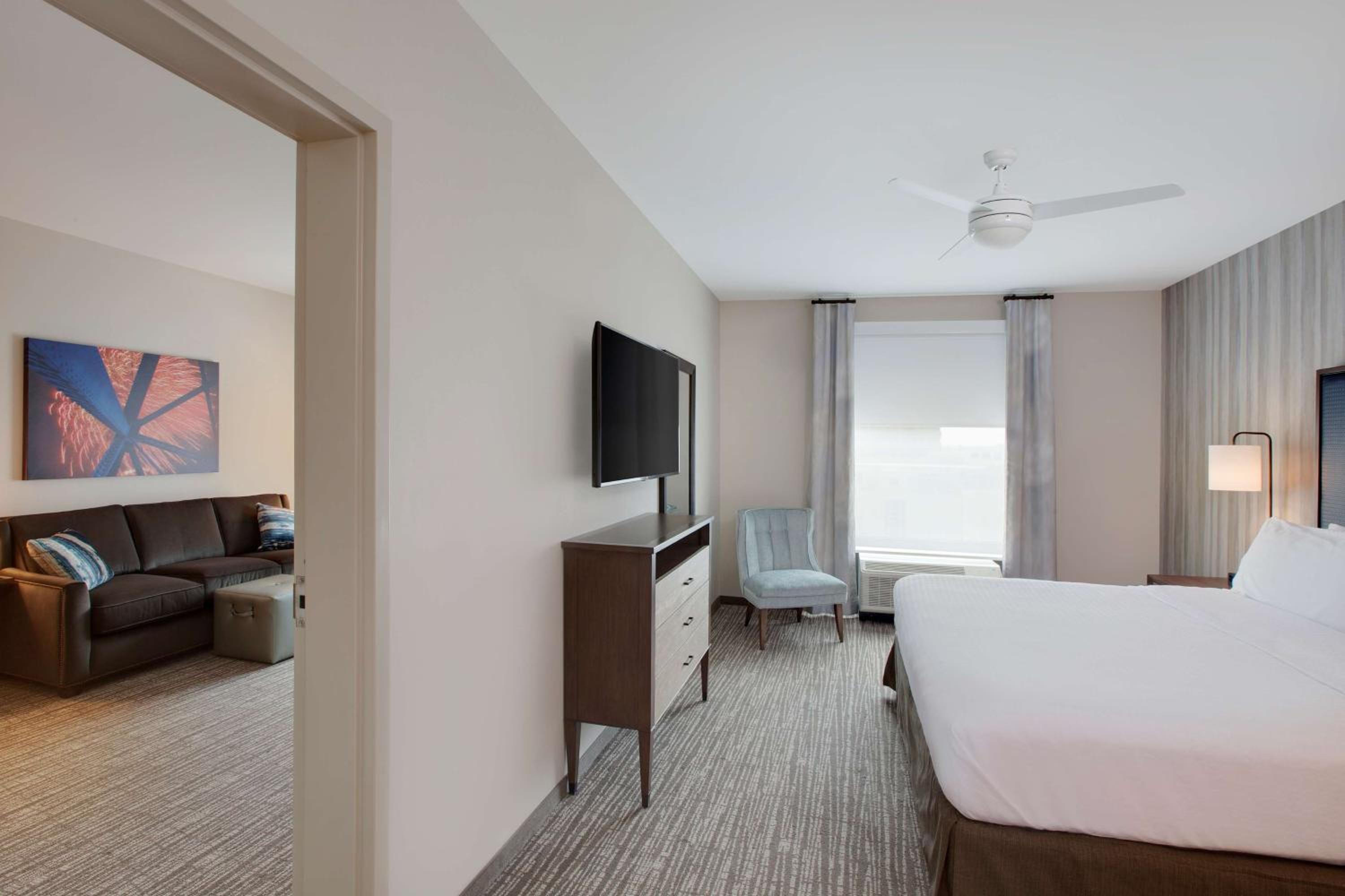King Suite - Hearing Access/Non-Smoking photo 3