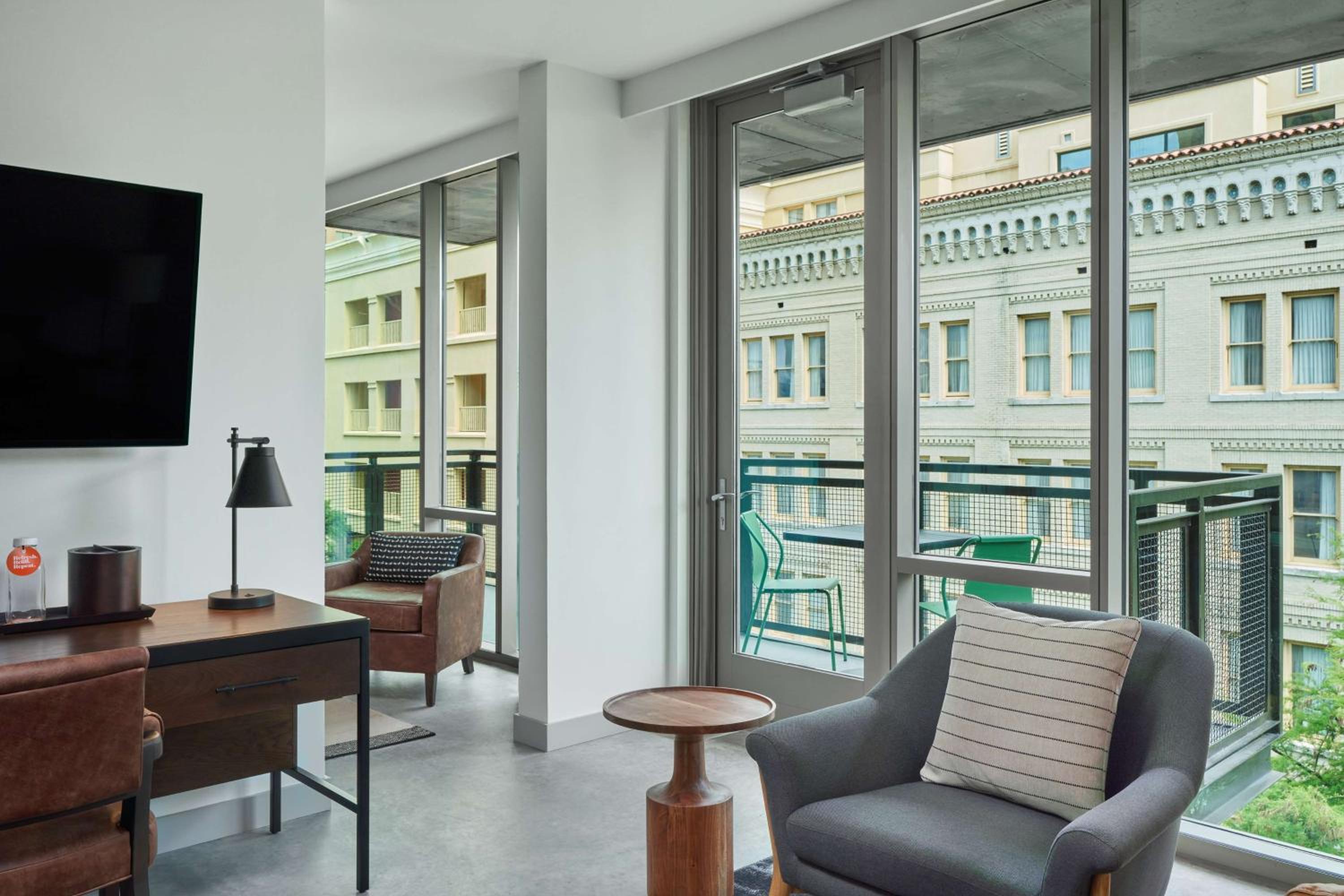 King Suite with Balcony and River View - Photo 7