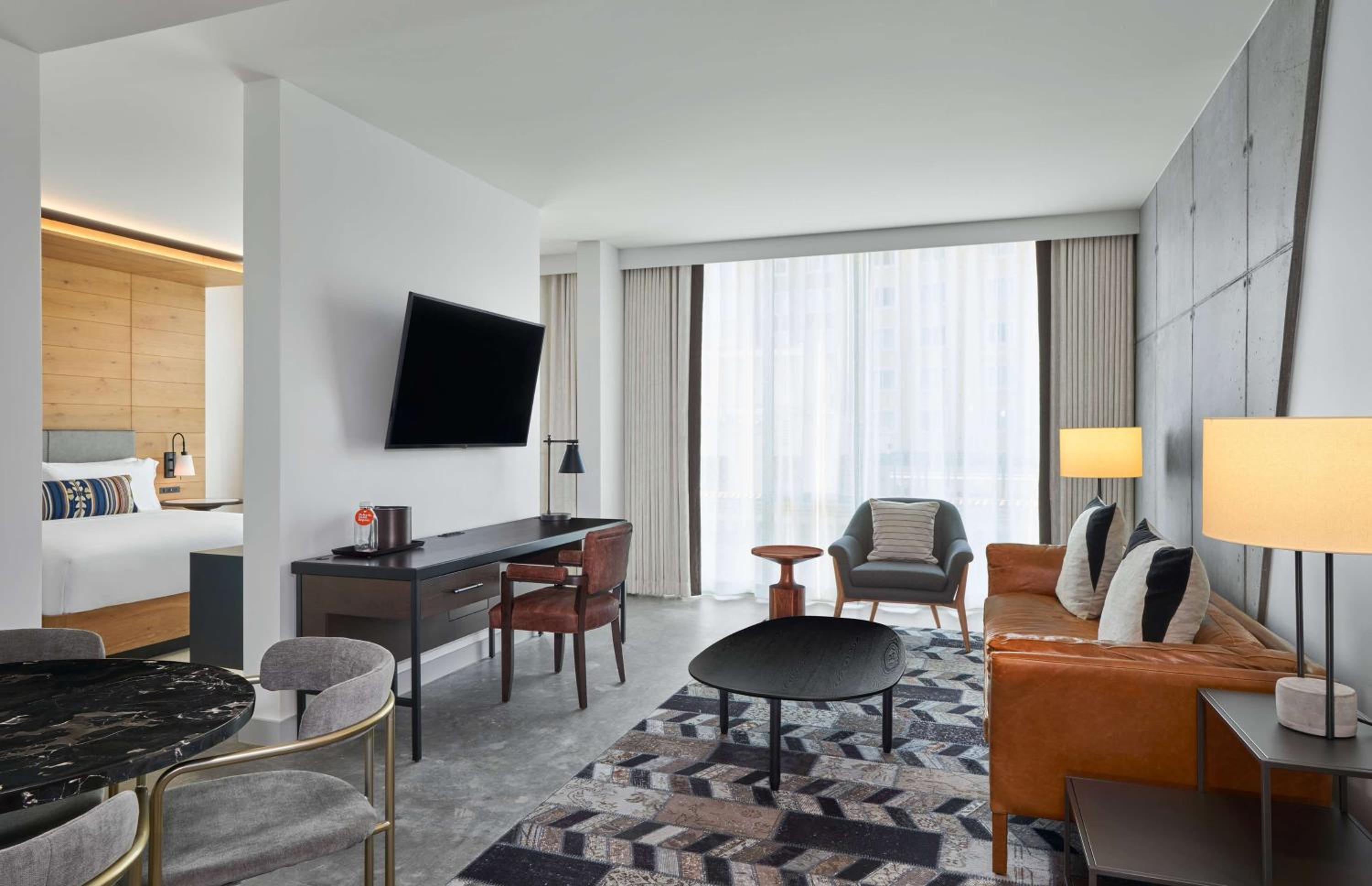 King Suite with River View  - Photo 4