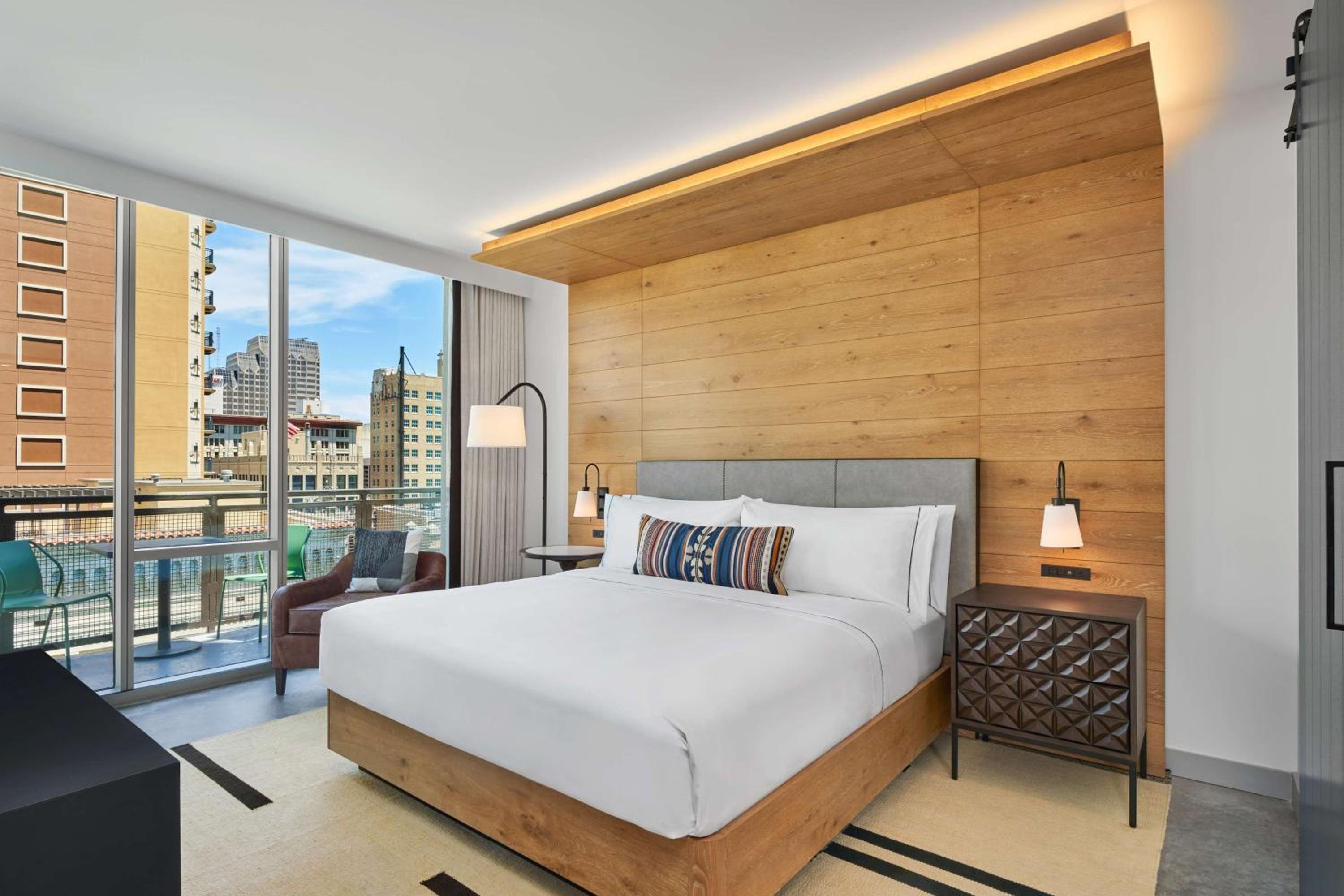 Premium King Room with Balcony - Photo 1