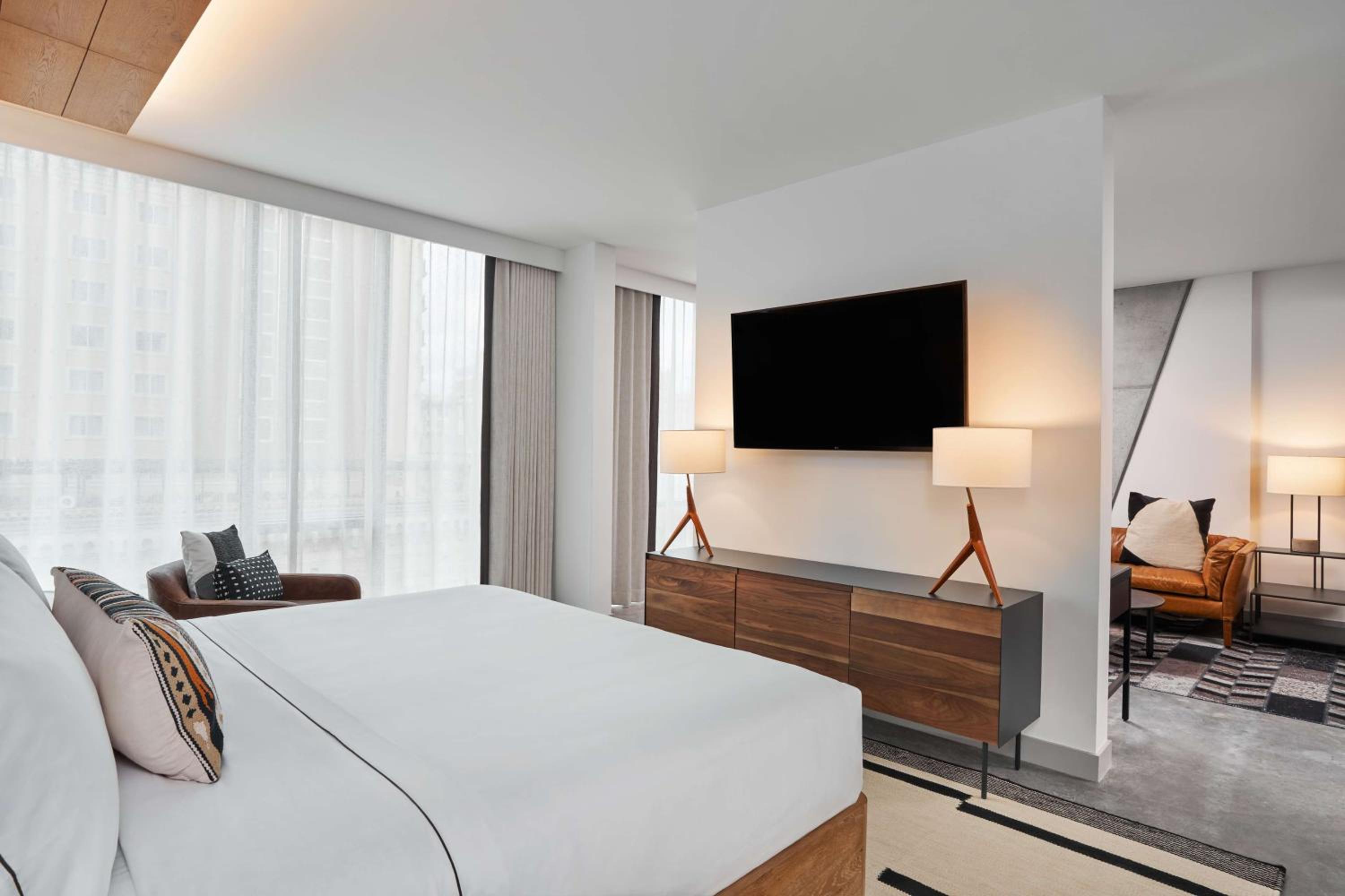 King Suite with River View  - Photo 1