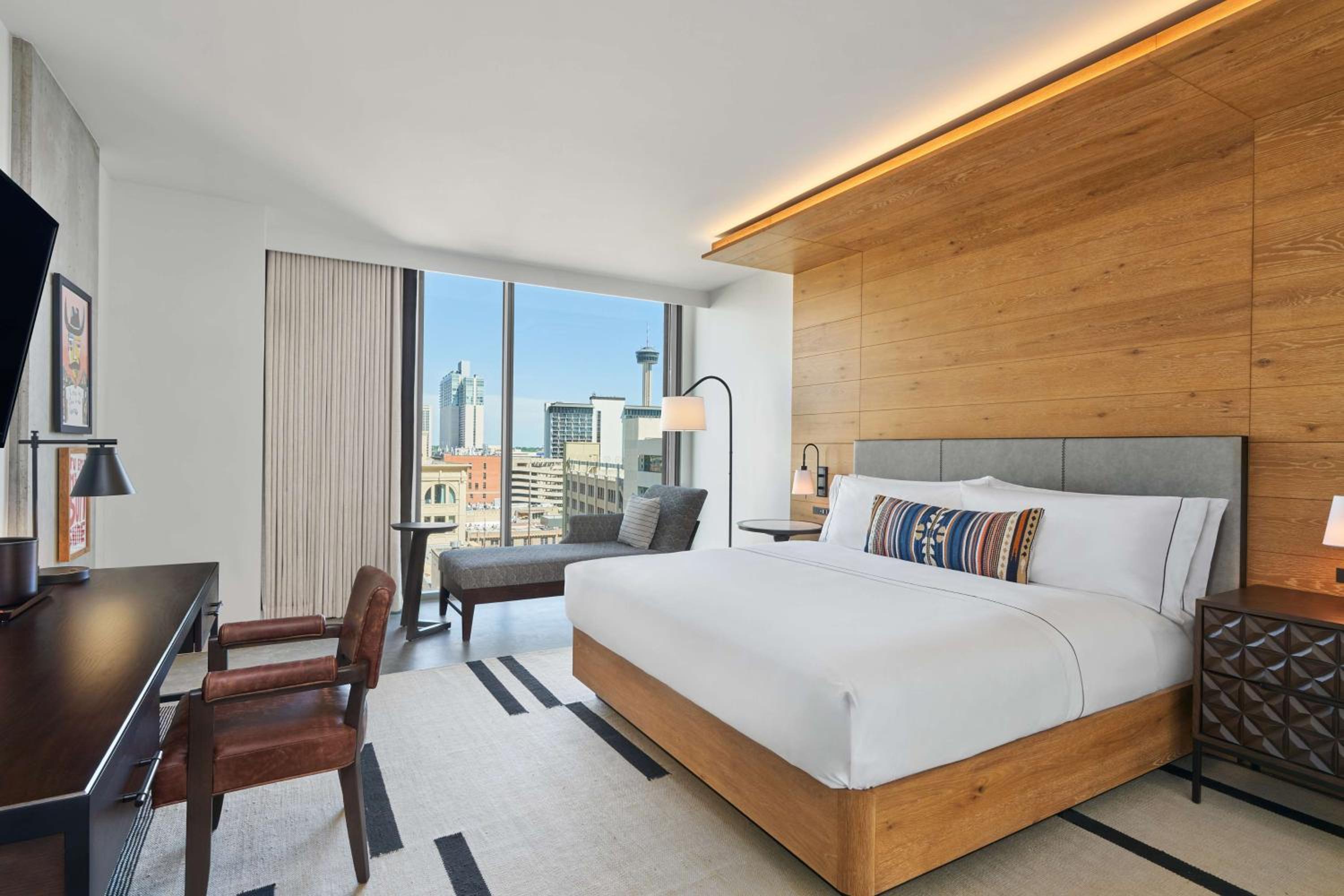 Deluxe King Room - Photo 1