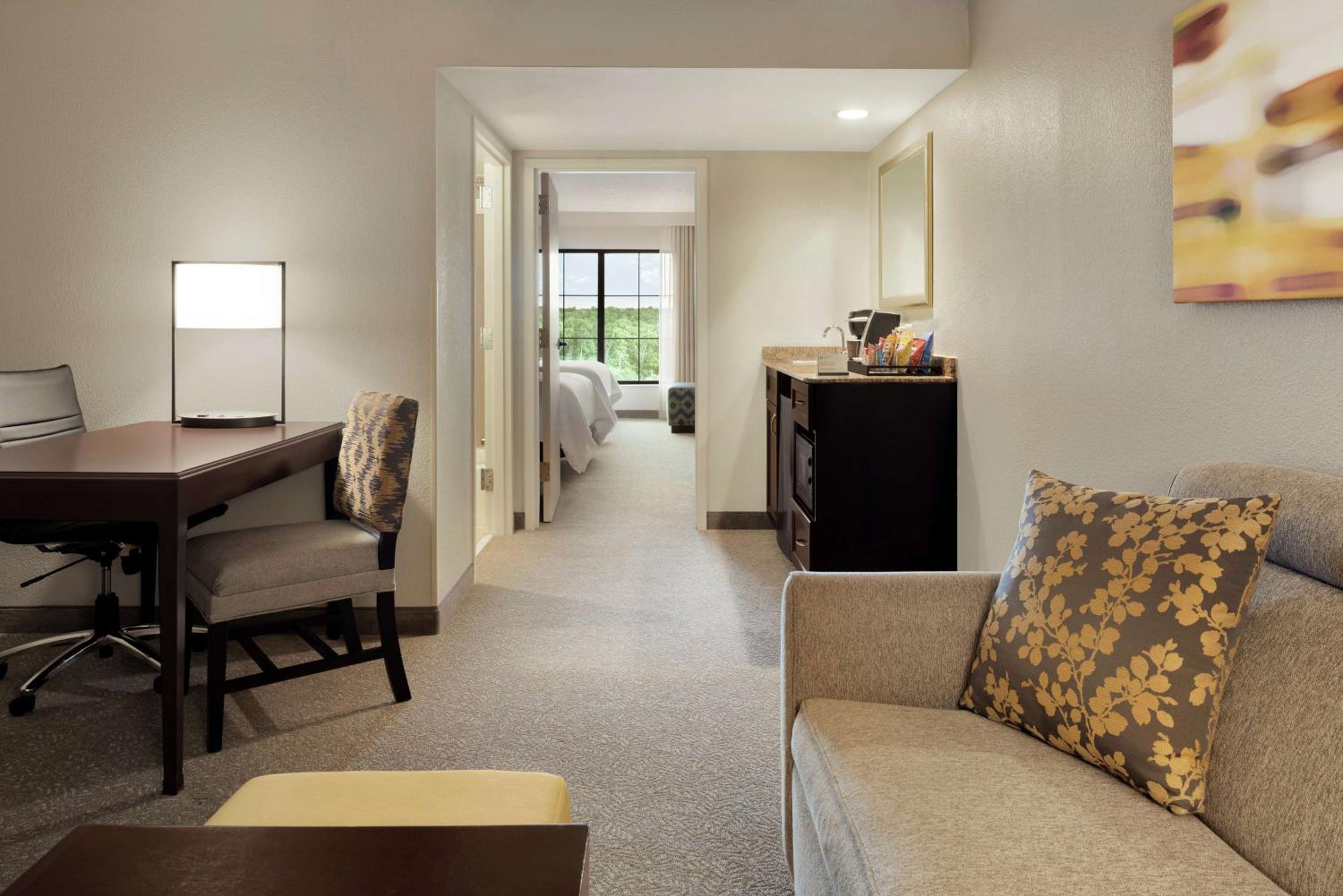 Two-Room King Suite - Non-Smoking - Photo 3